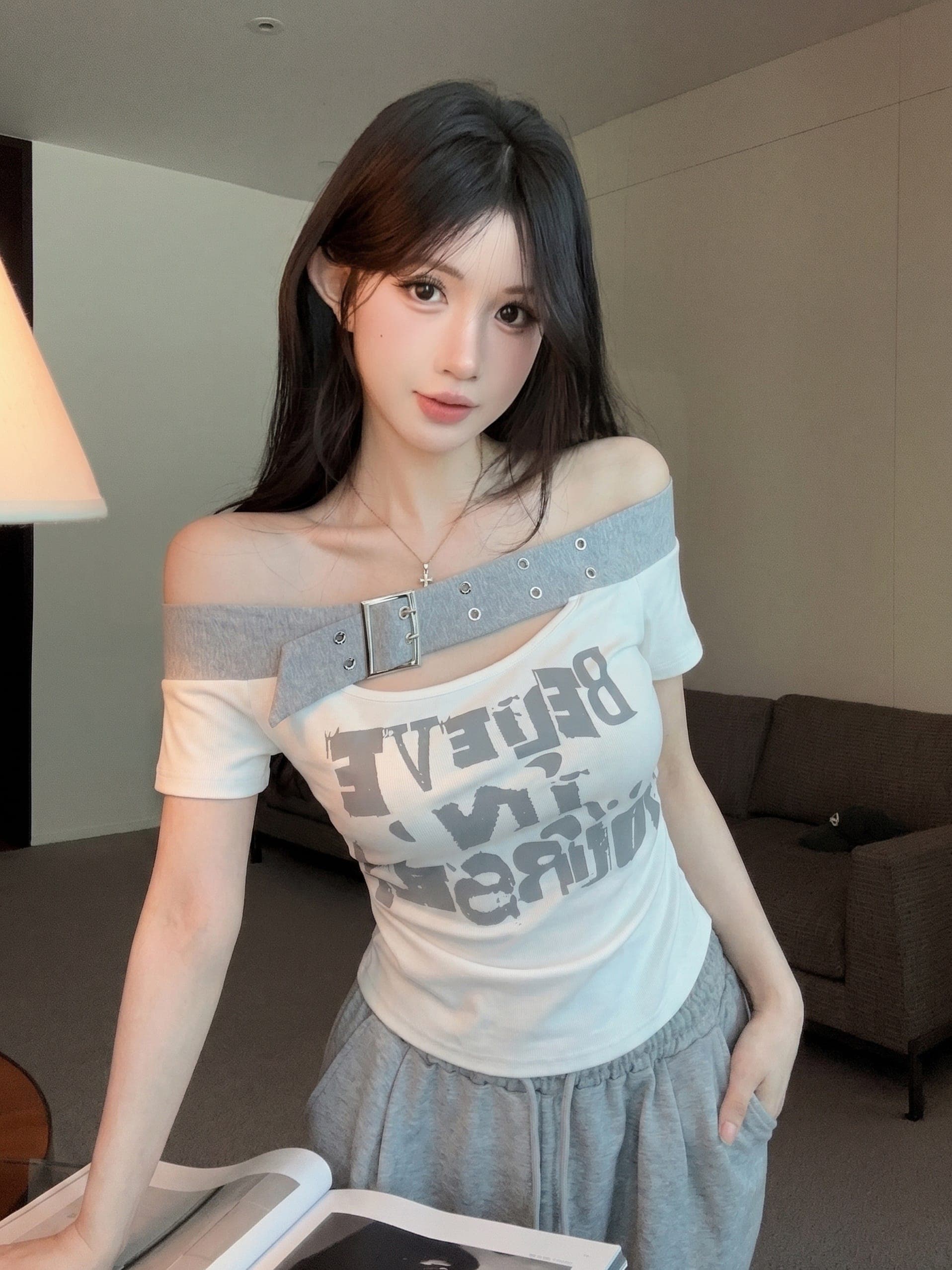 실사 정가 여름 새로운 오프숄더 스트랩 반팔 알파벳 프린트 티셔츠 여성 몸매 가꾸기 슬림해 보이는 맨위 상세 이미지 2