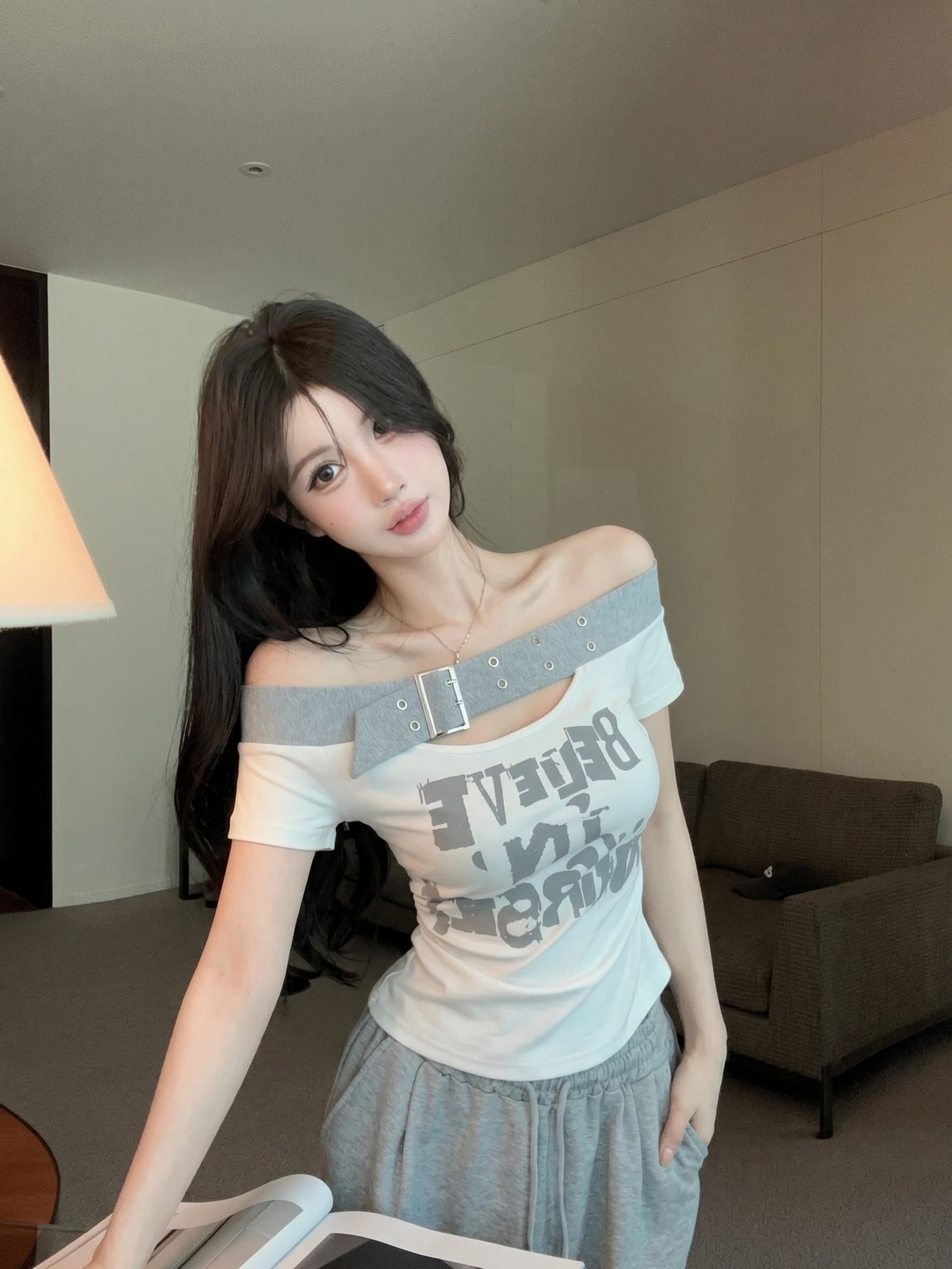 실사 정가 여름 새로운 오프숄더 스트랩 반팔 알파벳 프린트 티셔츠 여성 몸매 가꾸기 슬림해 보이는 맨위 상세 이미지 10