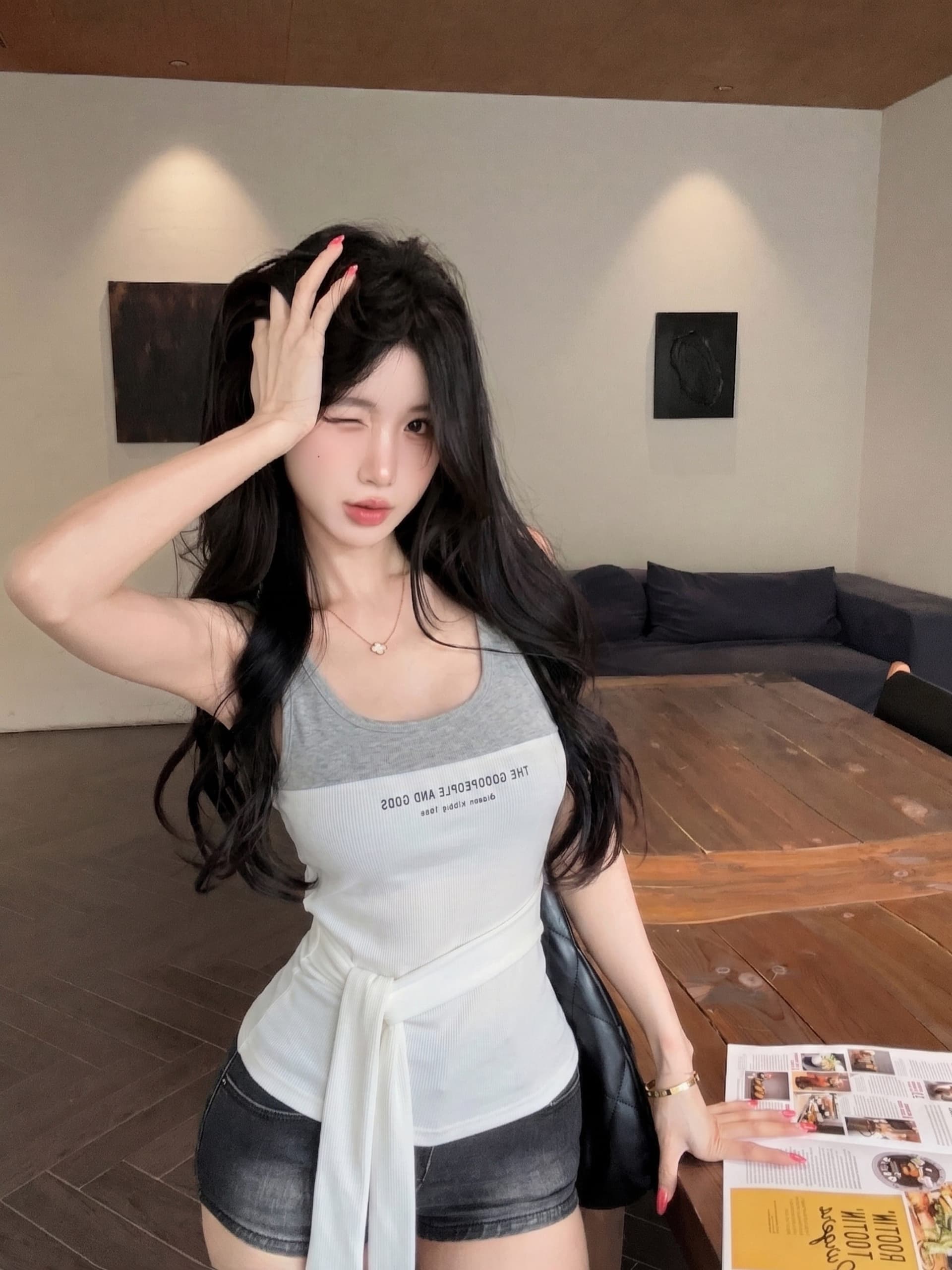 실사 정가 벨트 가슴 패드 배색 레이스업 캐미솔 여름 외출용 알파벳 프린트 슬림해 보이는 다용도 맨위 상세 이미지 7