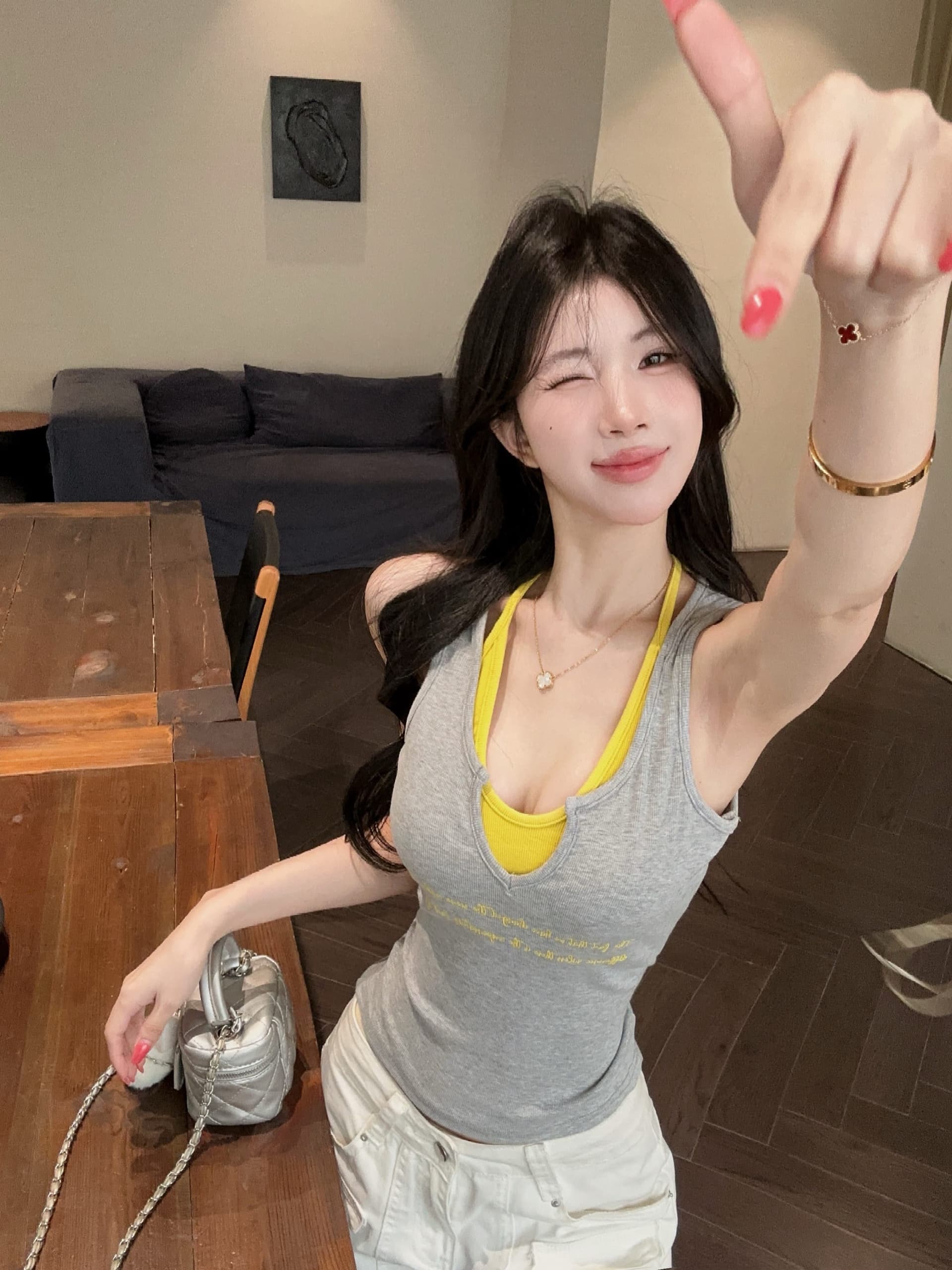 실사 정가 여름 새로운 배색 페이크 레이어드 행침 목 스트랩 티셔츠 여성 다용도 알파벳 프린트 캐미솔 상세 이미지 26