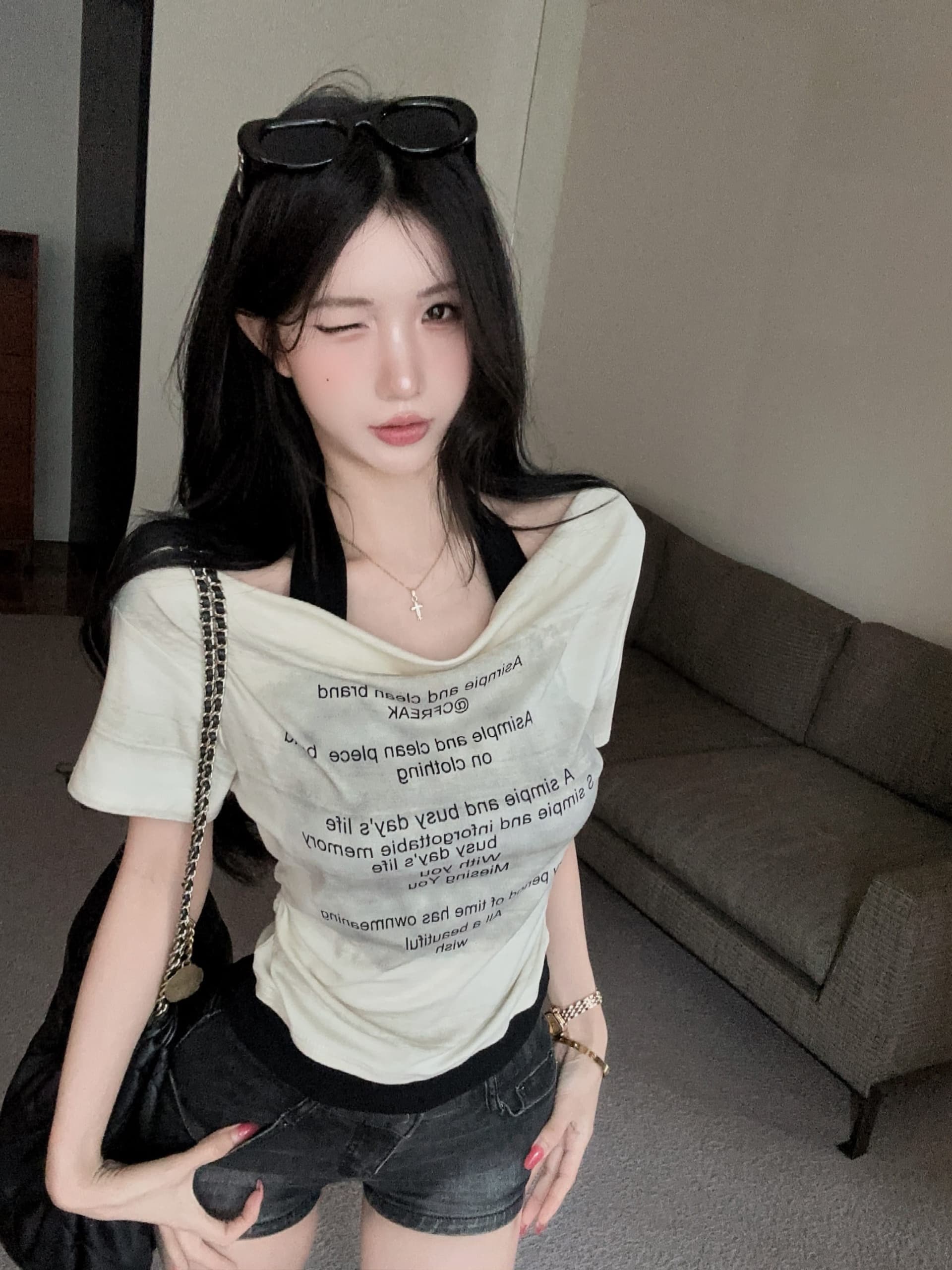 실사 정가 디자인 센스 작은 대중 보트넥 페이크 레이어드 행침 목 티셔츠 여성용 짧은 소매 알파벳 프린트 슬림해 보이는 맨위