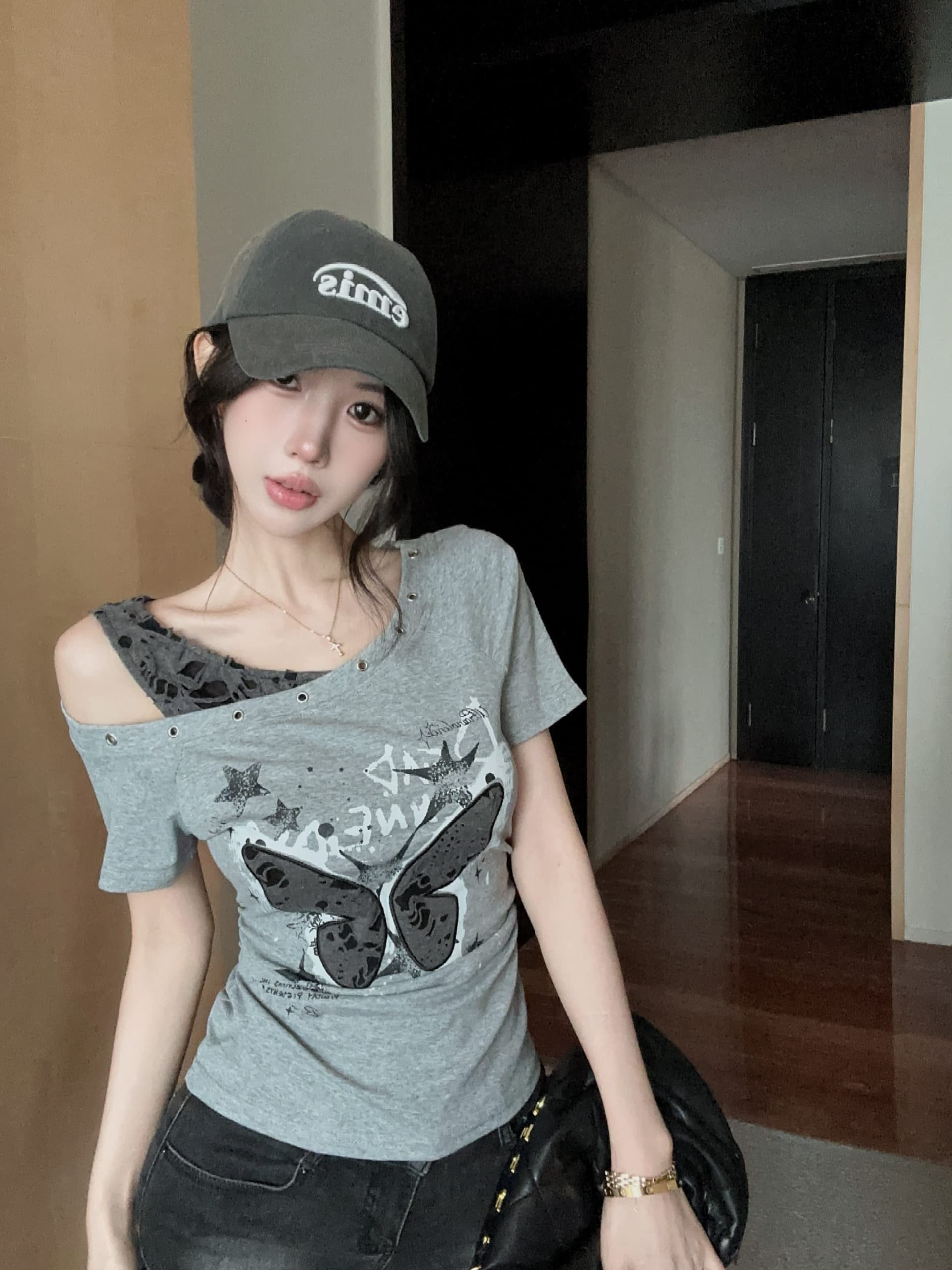 실사 정가 페이크 레이어드 오프숄더 찢어진 부분 비스듬한 칼라 반팔 티셔츠 여성 여름 쇼트 스타일 알파벳 프린트 맨위 상세 이미지 14