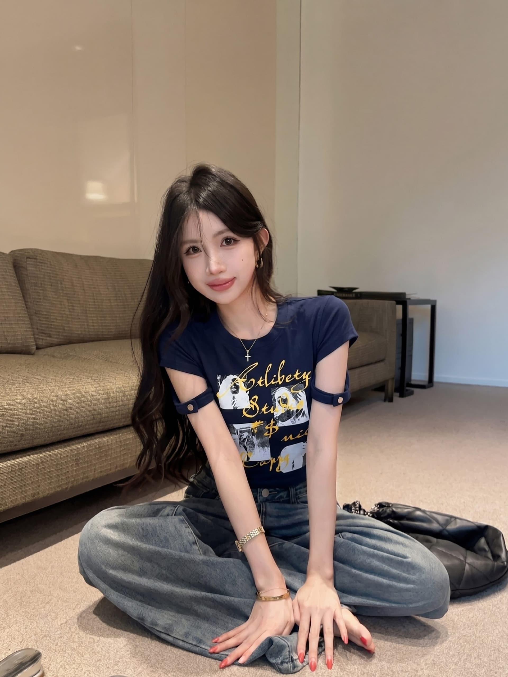 실사 정가 디자인 센스 커프스 스트랩 라운드 넥 반팔 어깨 패드 티셔츠 여성 여름 초상화 알파벳 프린트 맨위 상세 이미지 24