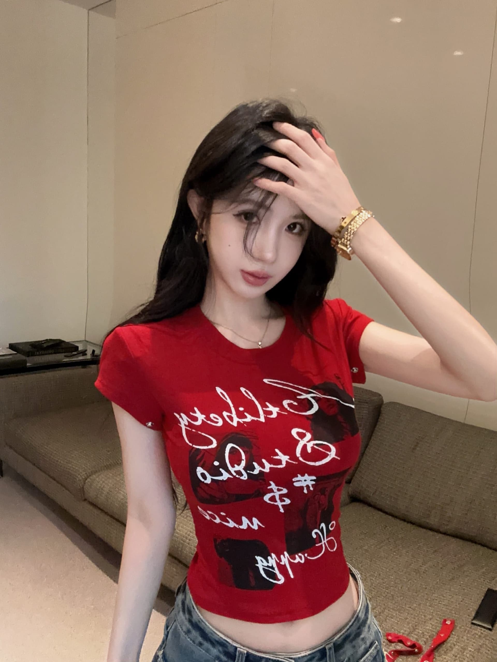 실사 정가 디자인 센스 커프스 스트랩 라운드 넥 반팔 어깨 패드 티셔츠 여성 여름 초상화 알파벳 프린트 맨위 상세 이미지 2