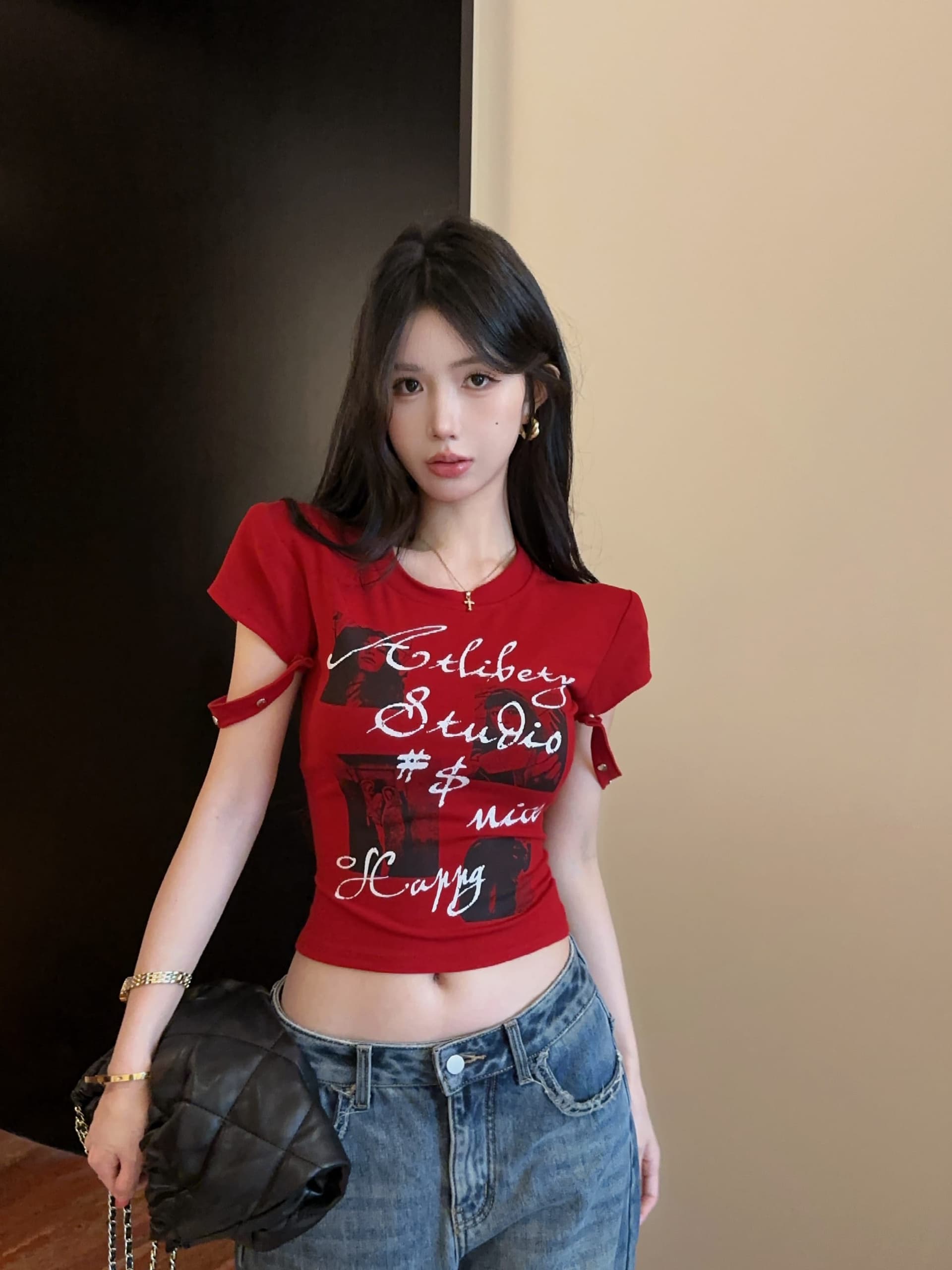 실사 정가 디자인 센스 커프스 스트랩 라운드 넥 반팔 어깨 패드 티셔츠 여성 여름 초상화 알파벳 프린트 맨위 상세 이미지 3