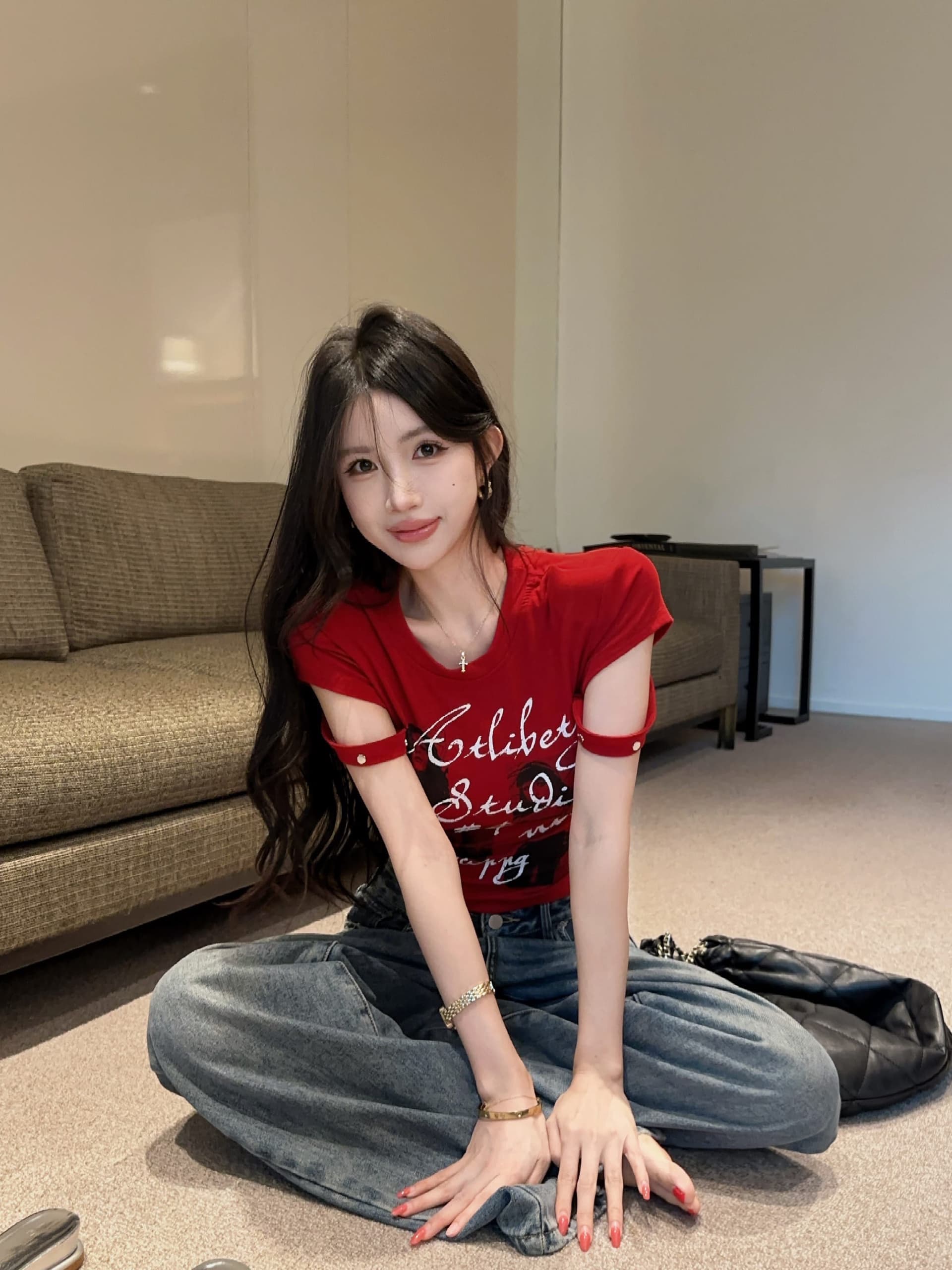 실사 정가 디자인 센스 커프스 스트랩 라운드 넥 반팔 어깨 패드 티셔츠 여성 여름 초상화 알파벳 프린트 맨위 상세 이미지 12