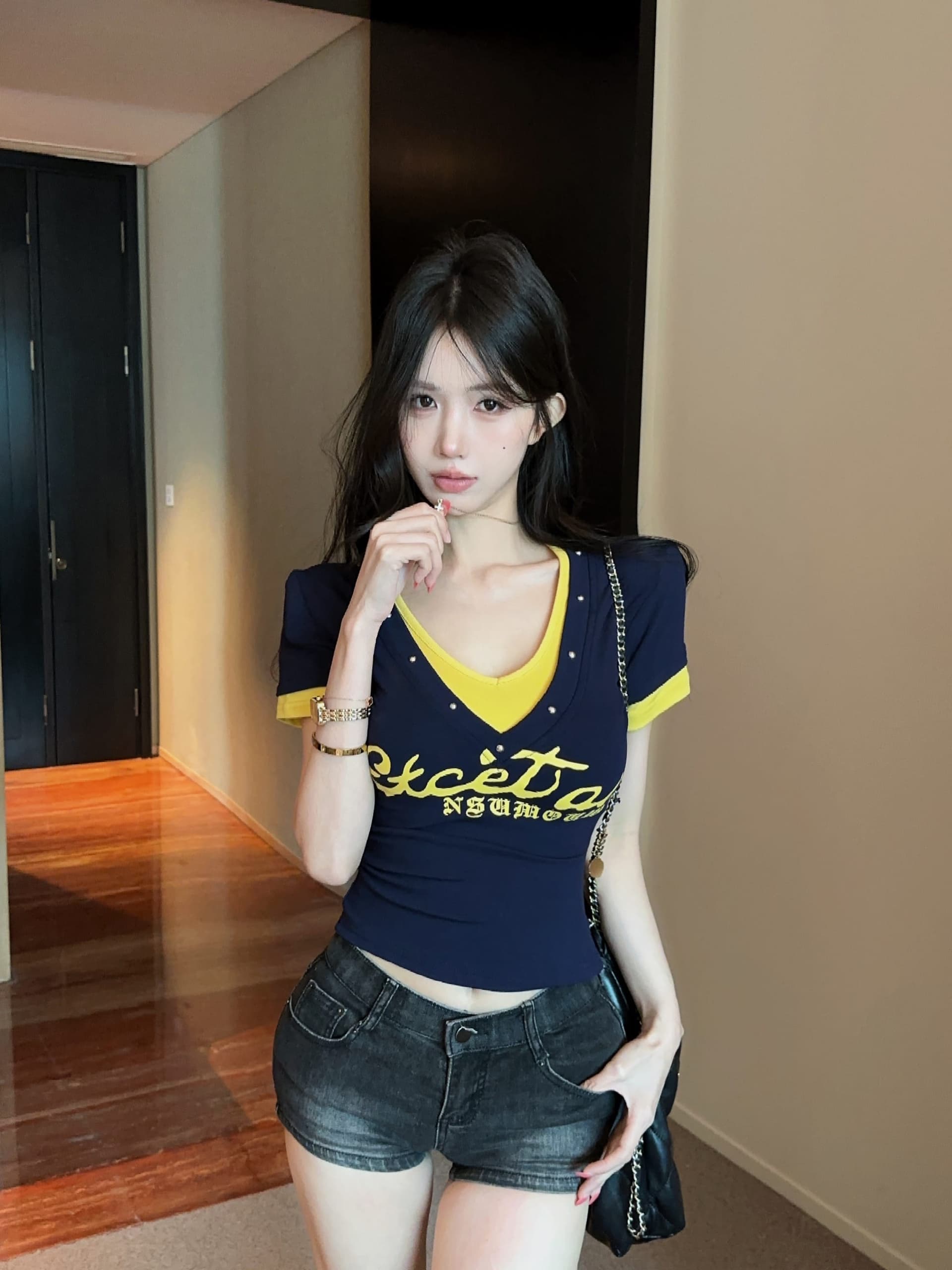 실사 정가 핫걸 바람 배색 징 V넥 반팔 티셔츠 여성 여름 프린트 페이크 레이어드 작은 대중 맨위 상세 이미지 3