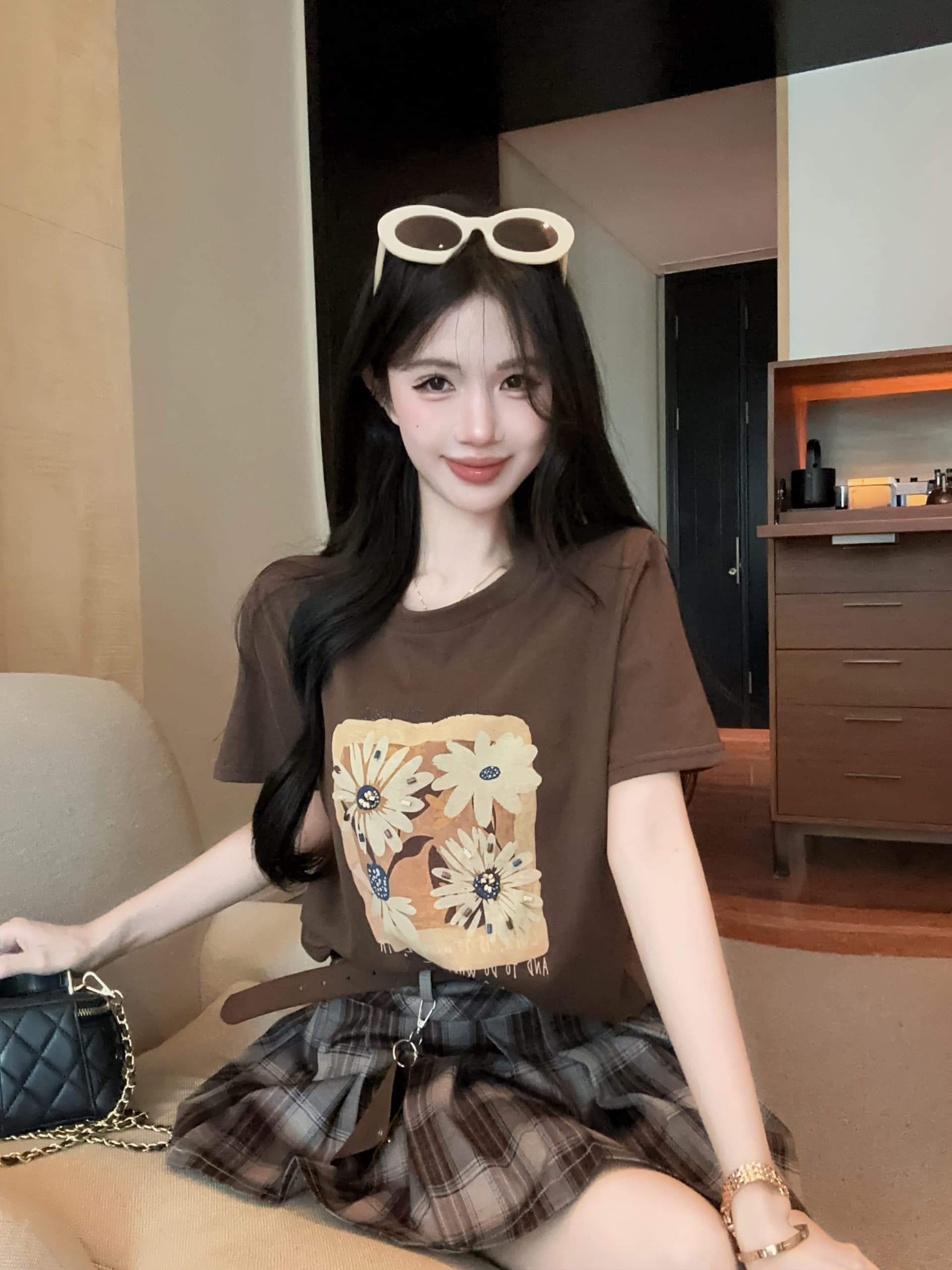 실사 정가 수공 비즈 박기 알파벳 데이지 프린트 반팔 라운드 넥 티셔츠 여성 여름 체크무늬 미니 스커트 투피스 슈트 이미지 4