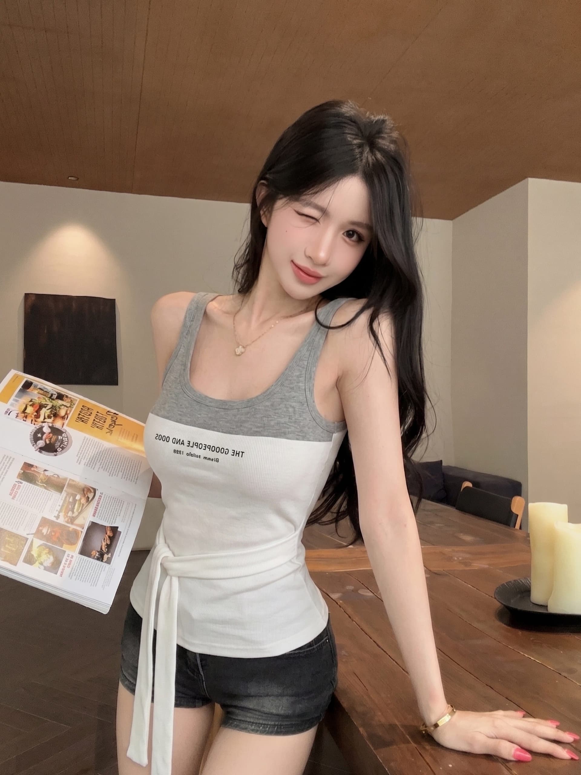 실사 정가 벨트 가슴 패드 배색 레이스업 캐미솔 여름 외출용 알파벳 프린트 슬림해 보이는 다용도 맨위 이미지 2