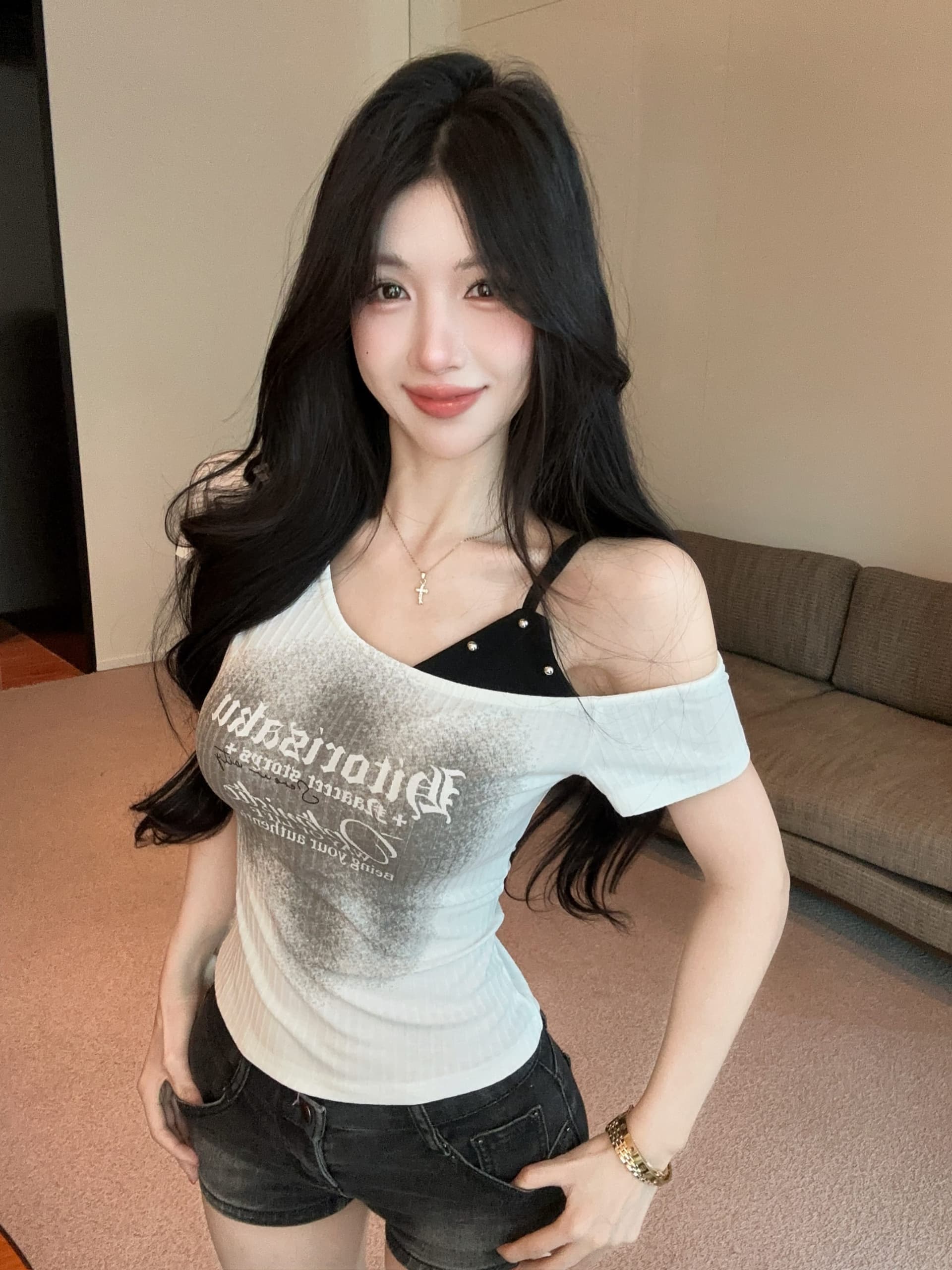 실사 정가 핫걸 다용도 반팔 티셔츠 여성 여름 알파벳 프린트 페이크 레이어드 몸매 가꾸기 슬림해 보이는 기본 셔츠 상세 이미지 4