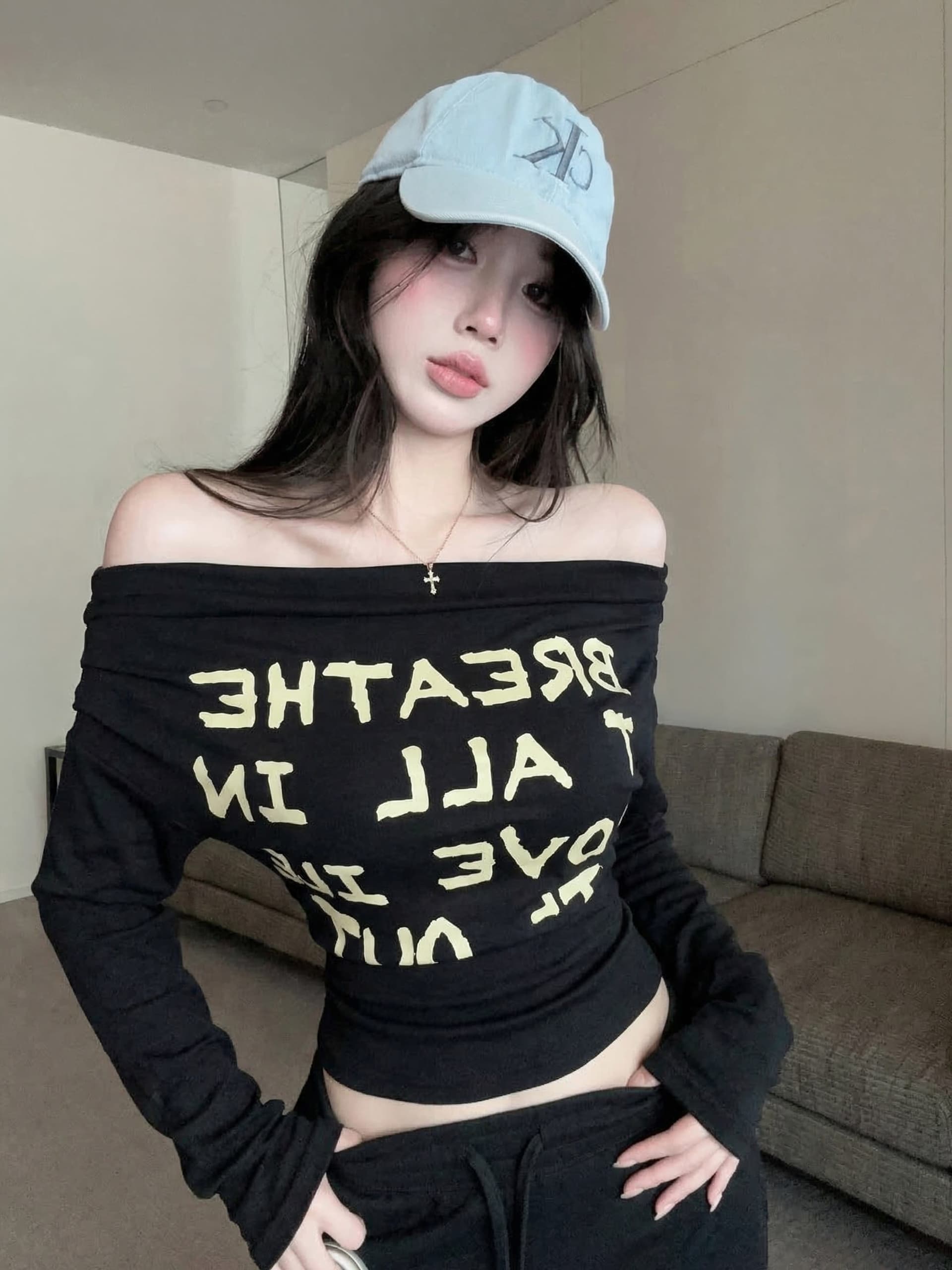 실사 정가 이른 가을 새로운 보트넥 디자인 센스 알파벳 프린트 긴팔 티셔츠 여성 몸매 가꾸기 슬림해 보이는 맨위 상세 이미지 16
