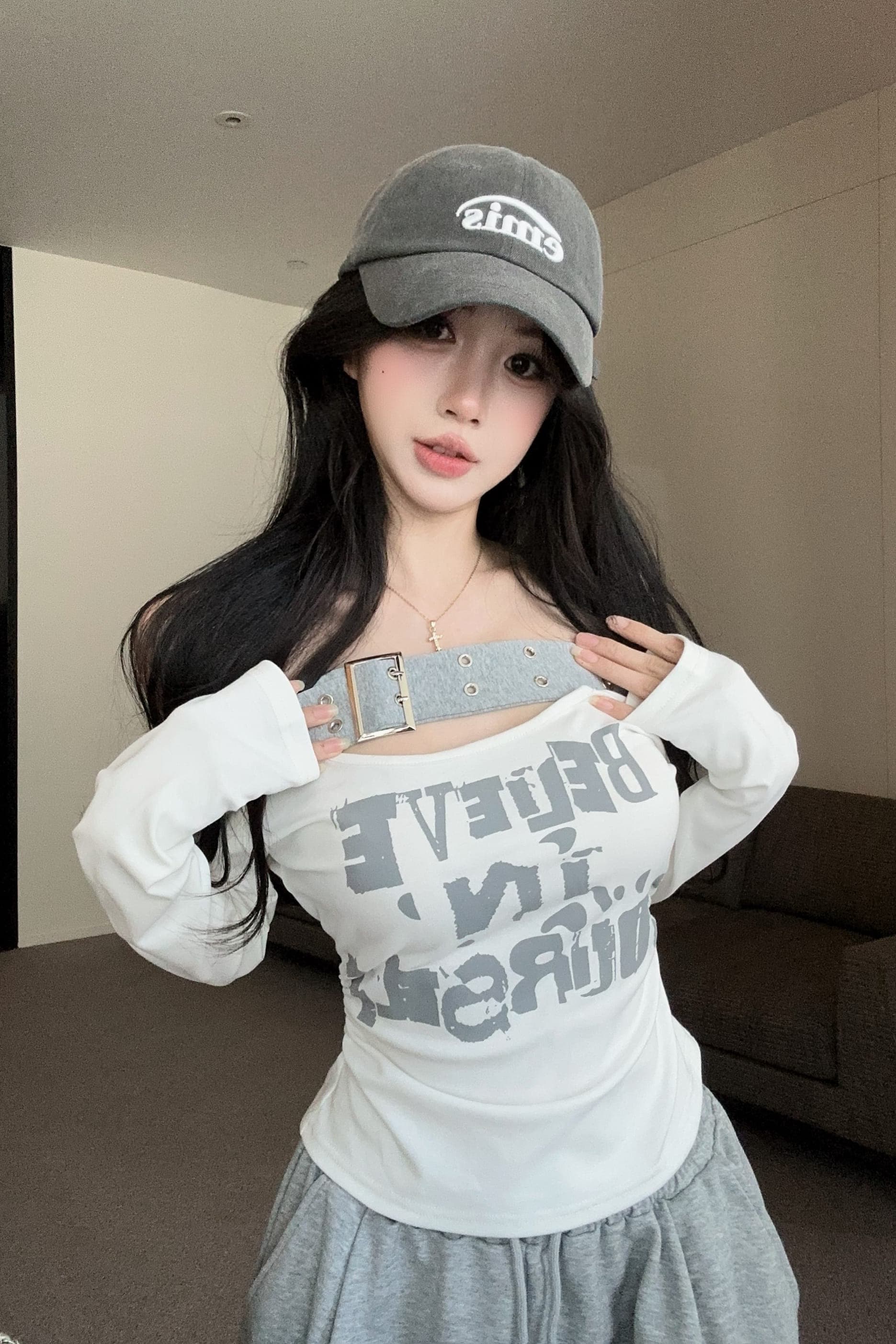 실사 정가 가을 새로운 디자인 센스 오프숄더 긴팔 알파벳 프린트 티셔츠 여성 몸매 가꾸기 슬림해 보이는 맨위 이미지 6