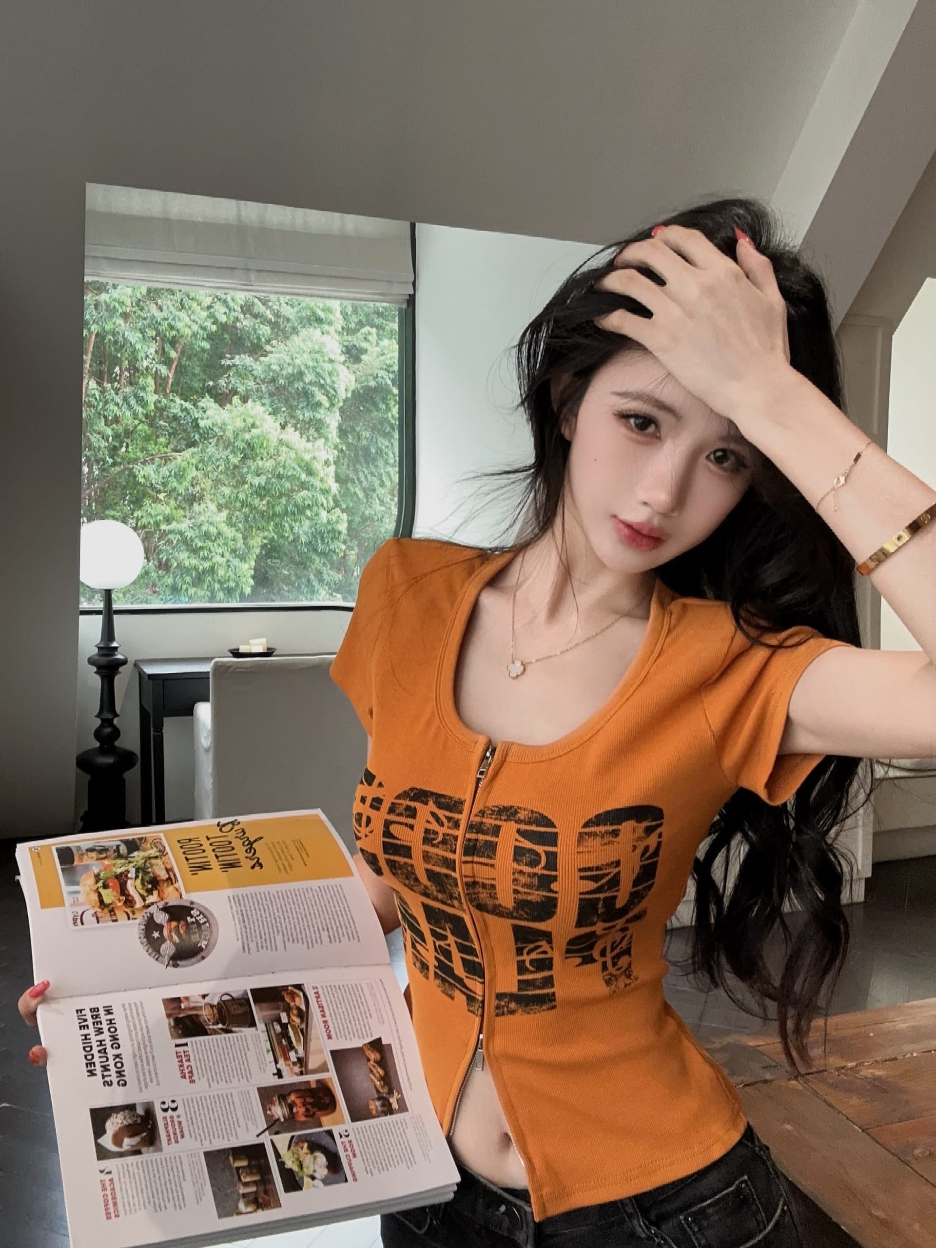 실사 정가 디자인 센스 어깨 패드 알파벳 프린트 몸매 가꾸기 슬림해 보이는 쇼트 스타일 티셔츠 여성 더블 머리 지퍼 오픈 가디건 맨위