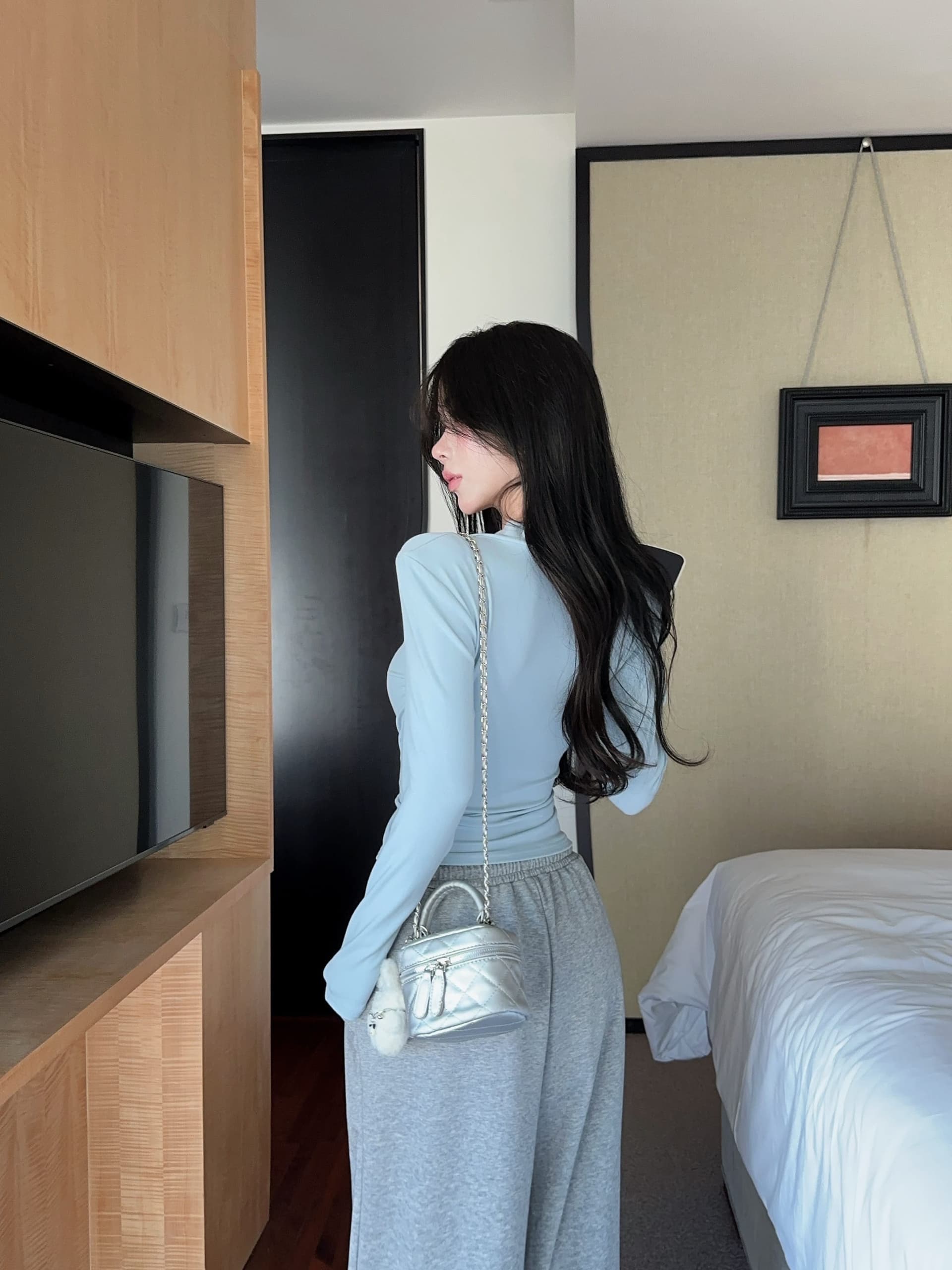 실사 정가 2026 가을 디자인 센스 기본 셔츠 품격 V넥 긴팔 단색 주름 티셔츠 여성 셔츠 상세 이미지 14