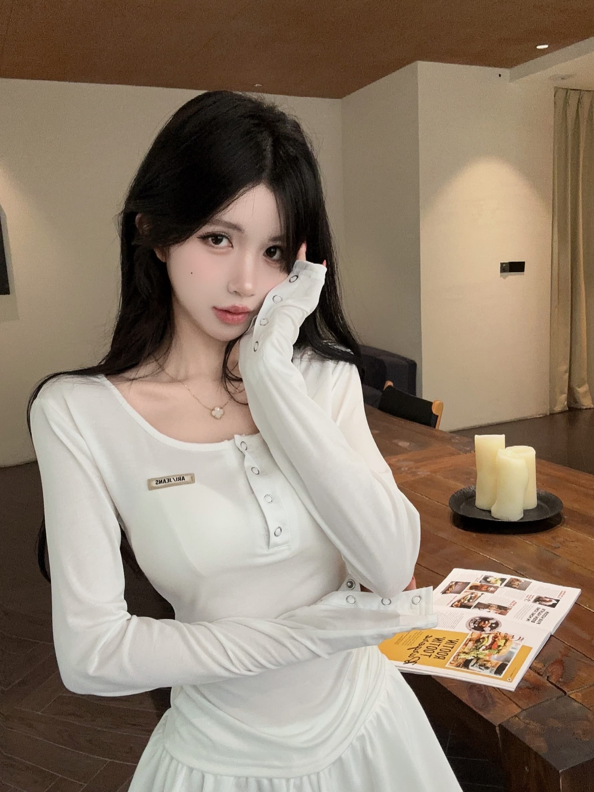 실사 정가 2026 가을 새로운 긴팔 단추 티셔츠 여성 라운드 넥 몸매 가꾸기 슬림해 보이는 맨위 상세 이미지 2