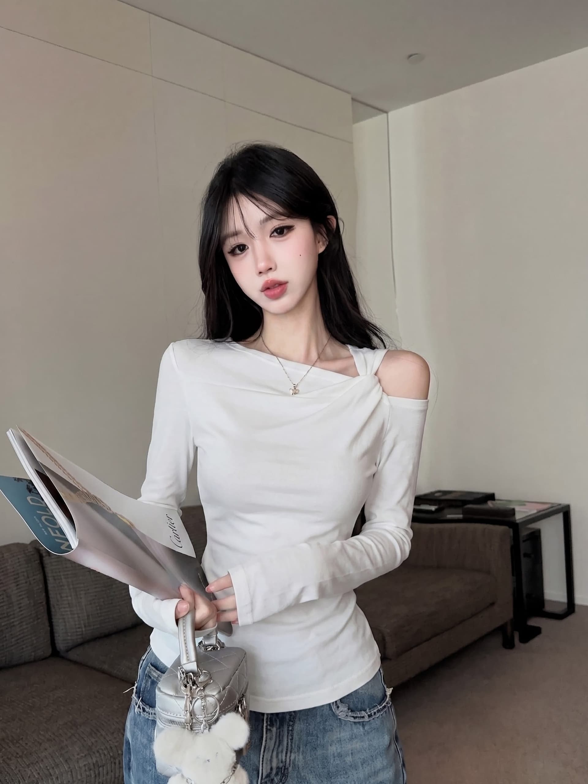 실사 정가 가을 새로운 디자인 센스 작은 대중 비틀림 비스듬한 칼라 오프숄더 티셔츠 맨위 여성 단색 긴팔 작은 셔츠 상세 이미지 22