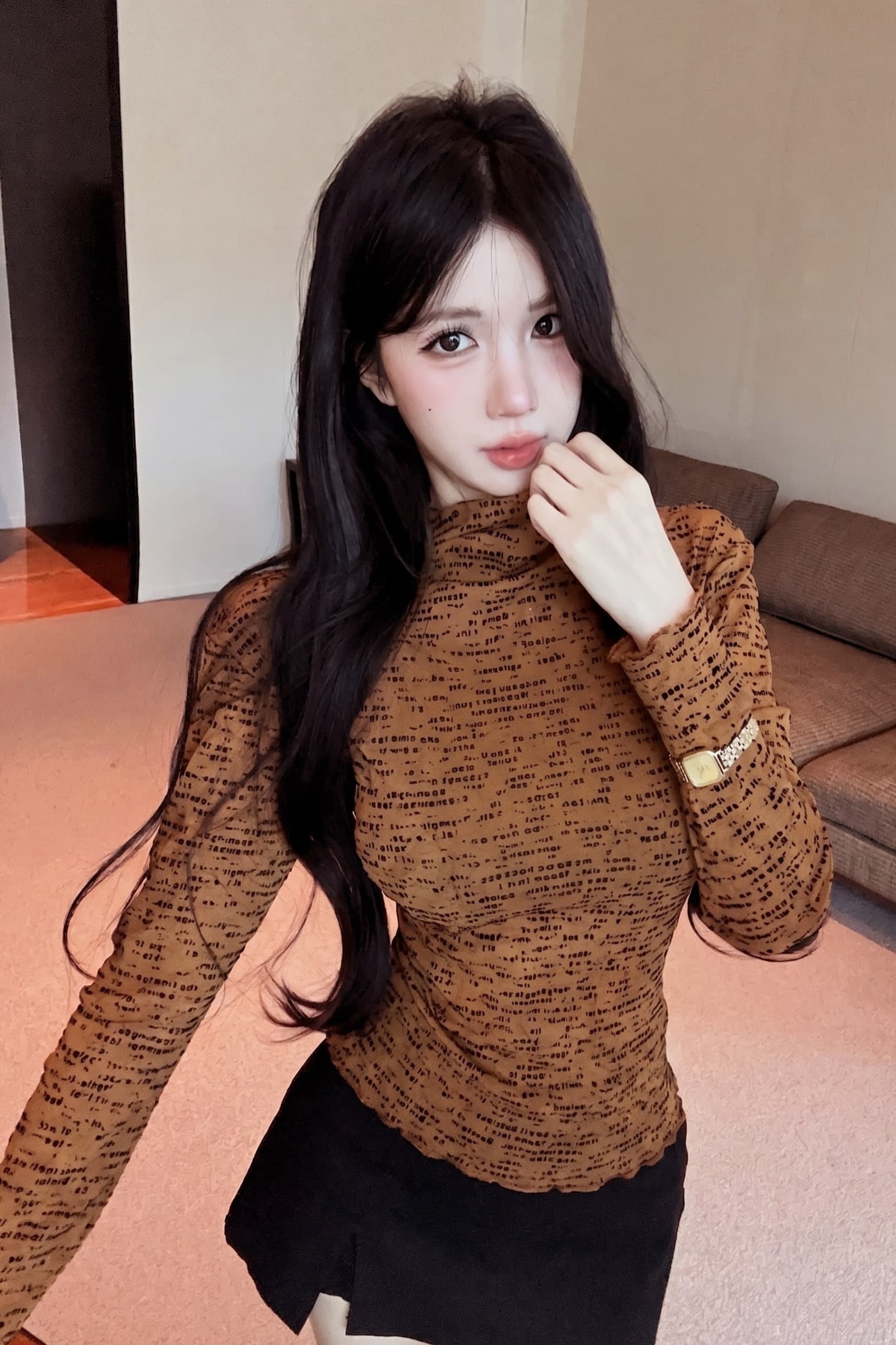실사 정가 가을 디자인 센스 반하이넥 알파벳 프린트 티셔츠 여성 긴 소매 외출용 기본 셔츠 슬림해 보이는 맨위 이미지 6
