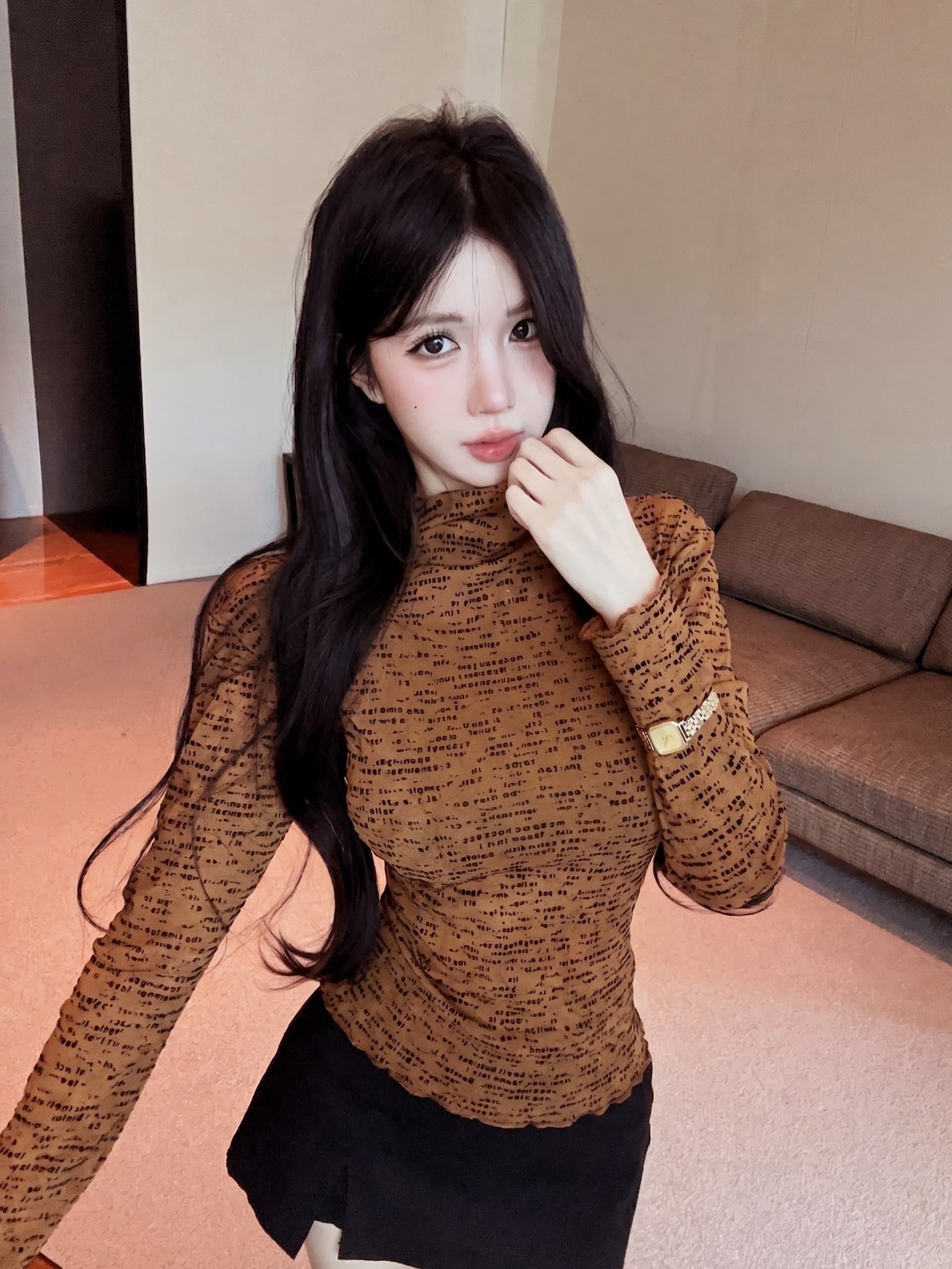 실사 정가 가을 디자인 센스 반하이넥 알파벳 프린트 티셔츠 여성 긴 소매 외출용 기본 셔츠 슬림해 보이는 맨위 상세 이미지 4