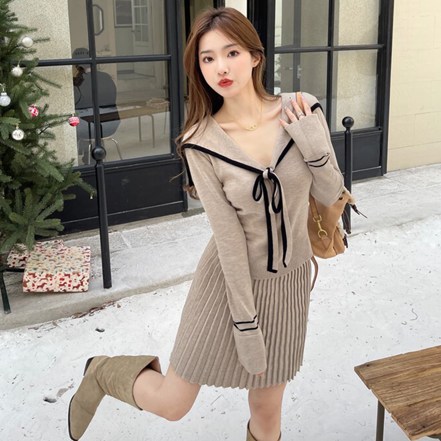 원본 좋은 품질 한 부서 세트 배색 해군 칼라 스트랩 니트 스웨터 맨위 플리츠 반신 스커트 투피스 세트 상세 이미지 4