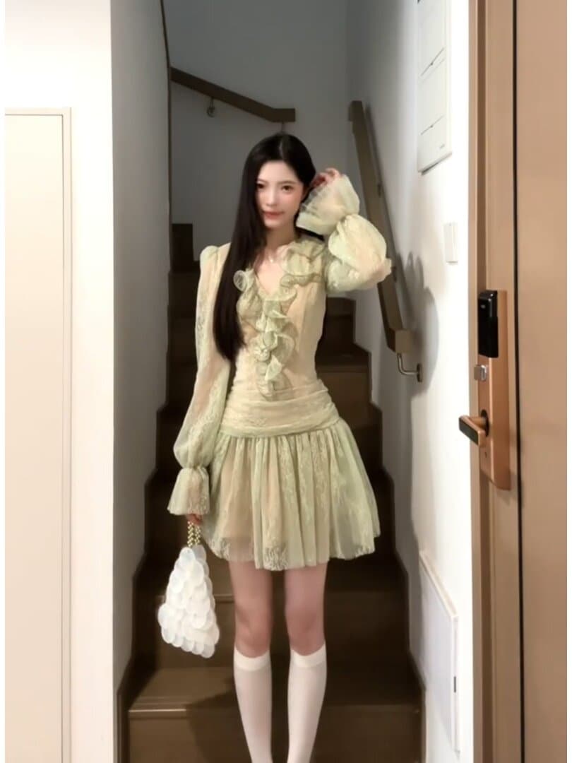 정가 재고 있음 아름다운 바람 슈퍼 잘 생긴 V넥 프릴 여성 드레스 작은 키 연령 감소 허리 수축 짧은 치마 이미지 4