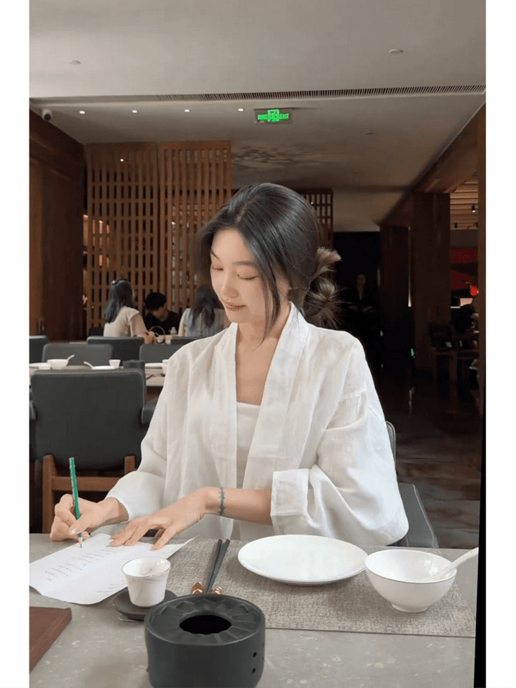 정가 재고 있음 한 부서 캐주얼 바람 착용 가져 가라. 여성 화이트 루즈핏 자외선 차단 여름 새로운 느슨함 센스 넓은 다리 캐주얼 바지 상세 이미지 2
