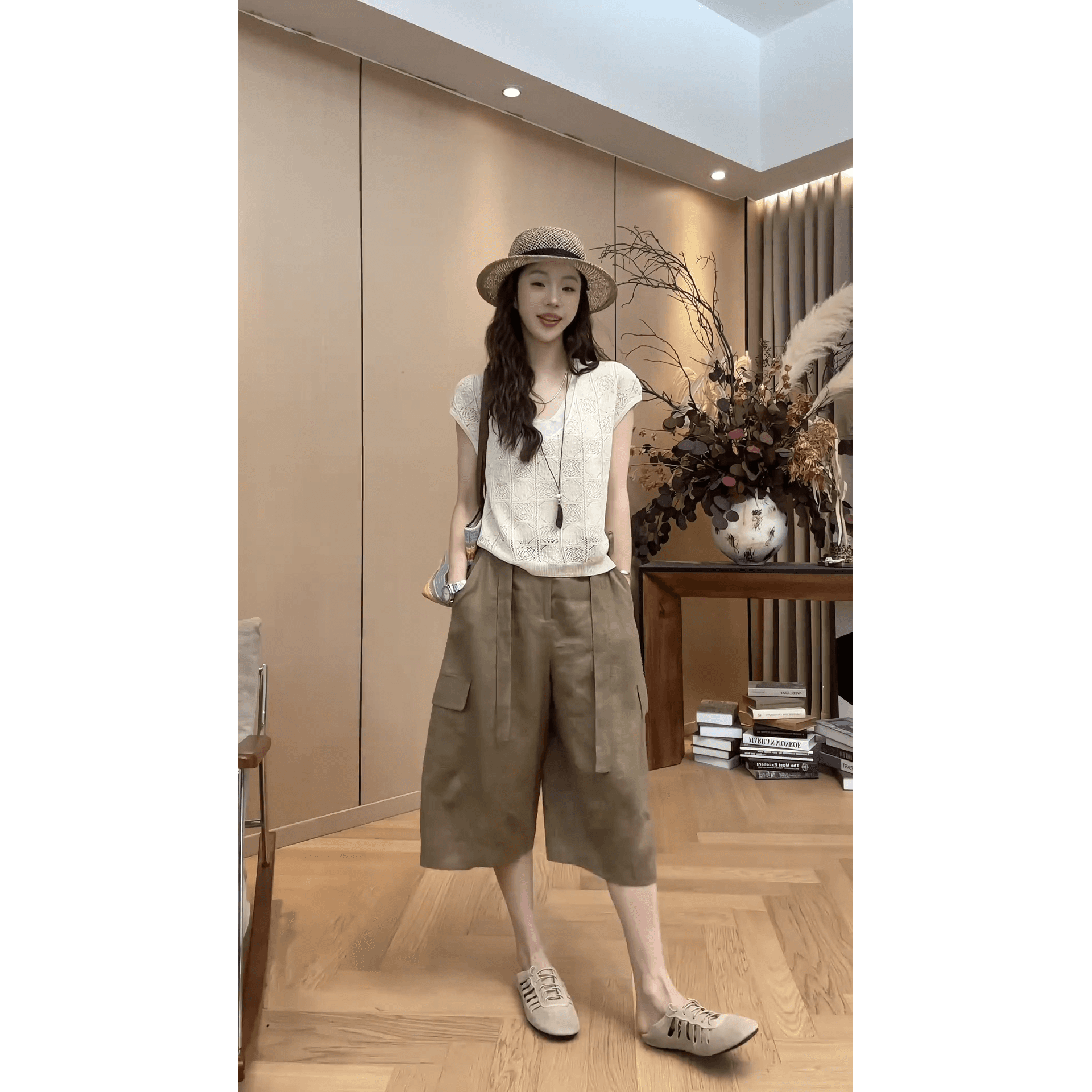 정가 프랑스식 오래된 돈 바람 홀로우 아웃 반팔 맨위 여성 여름 새로운 하이웨이스트 넓은 다리 7부 바지 세트 이미지 5