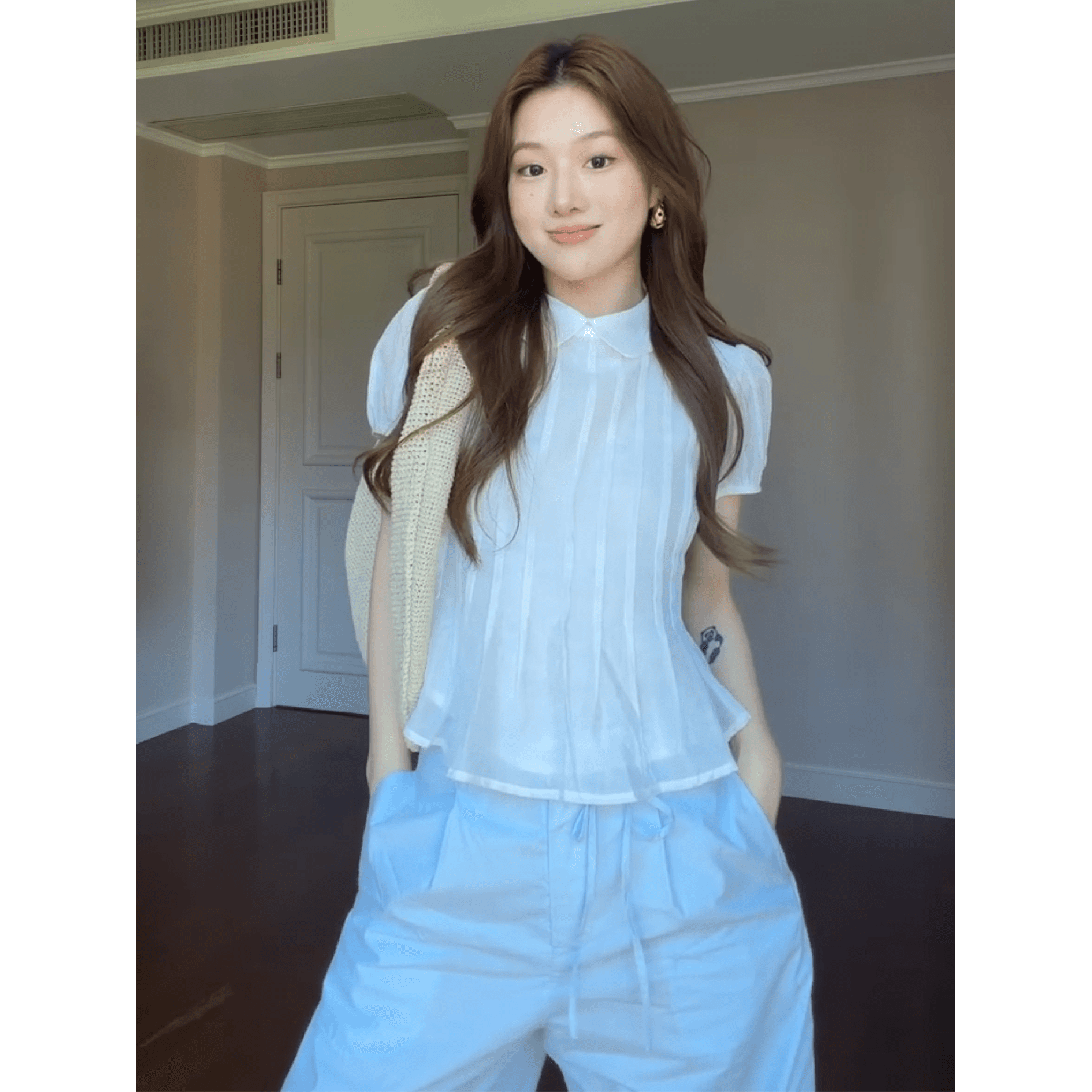 정가 프랑스식 디자인 센스 베이비 칼라 반팔 셔츠 맨위 여성 여름 하이웨이스트 슬림해 보이는 캐주얼 바지 세트 상세 이미지 2
