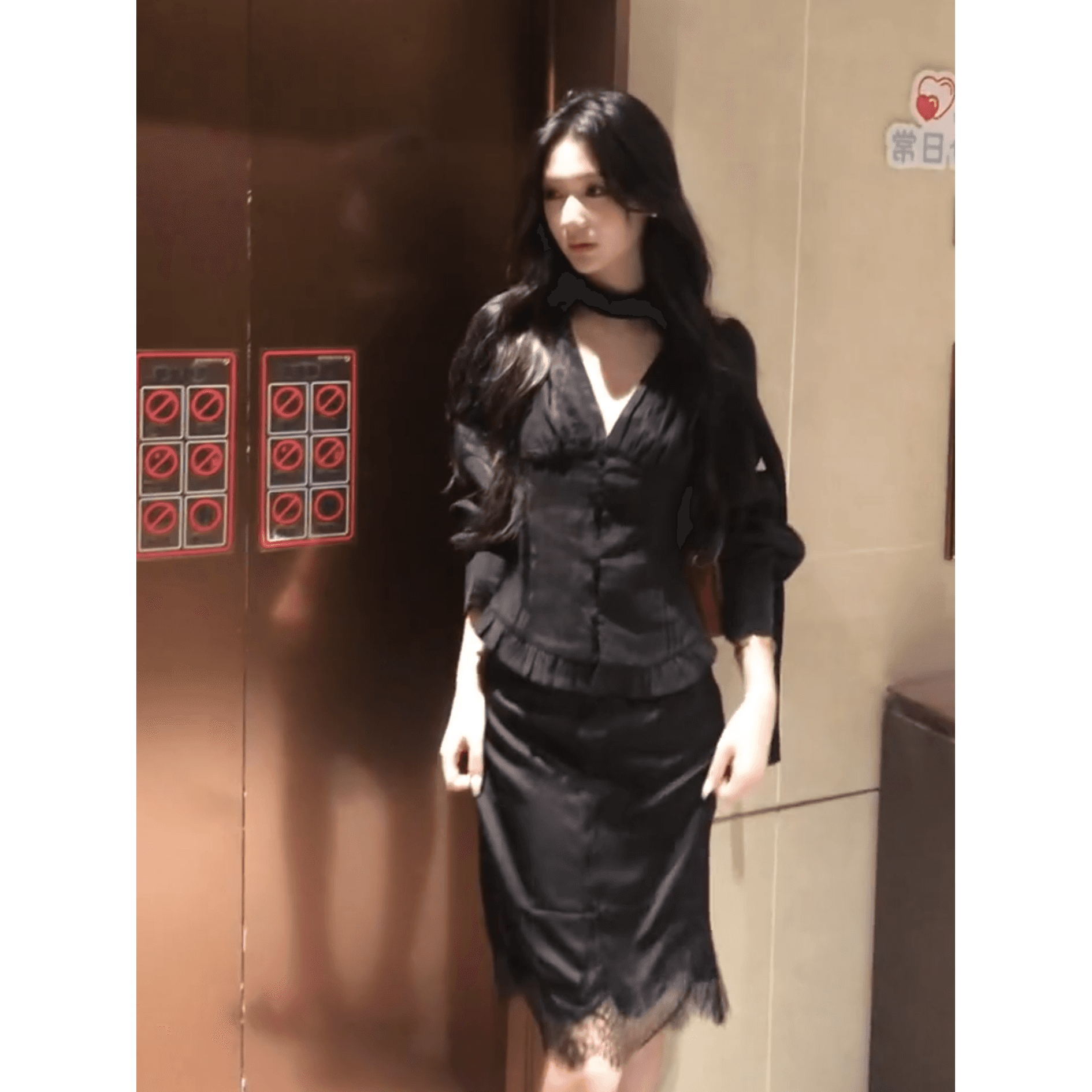 정가 프랑스식 로얄 자매 바람 리본 V넥 허리 수축 긴팔 여성 셔츠 디자인 레이스 반신 치마 세트 이미지 5