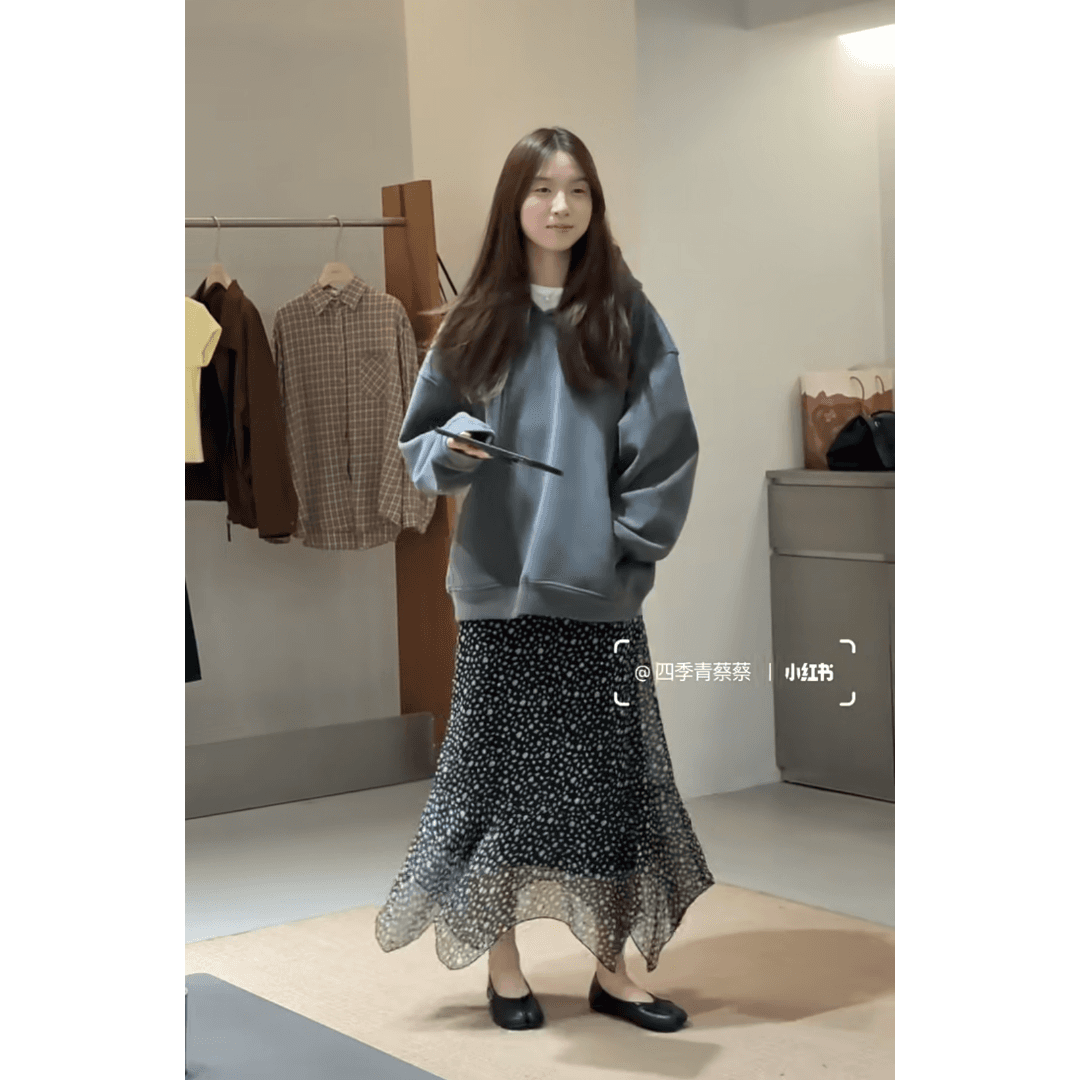 정가 한 부서 레트로 루즈핏 후드 긴팔 후드티 여성 이른 가을 불규칙 꽃무늬 반신 치마 세트 이미지 5