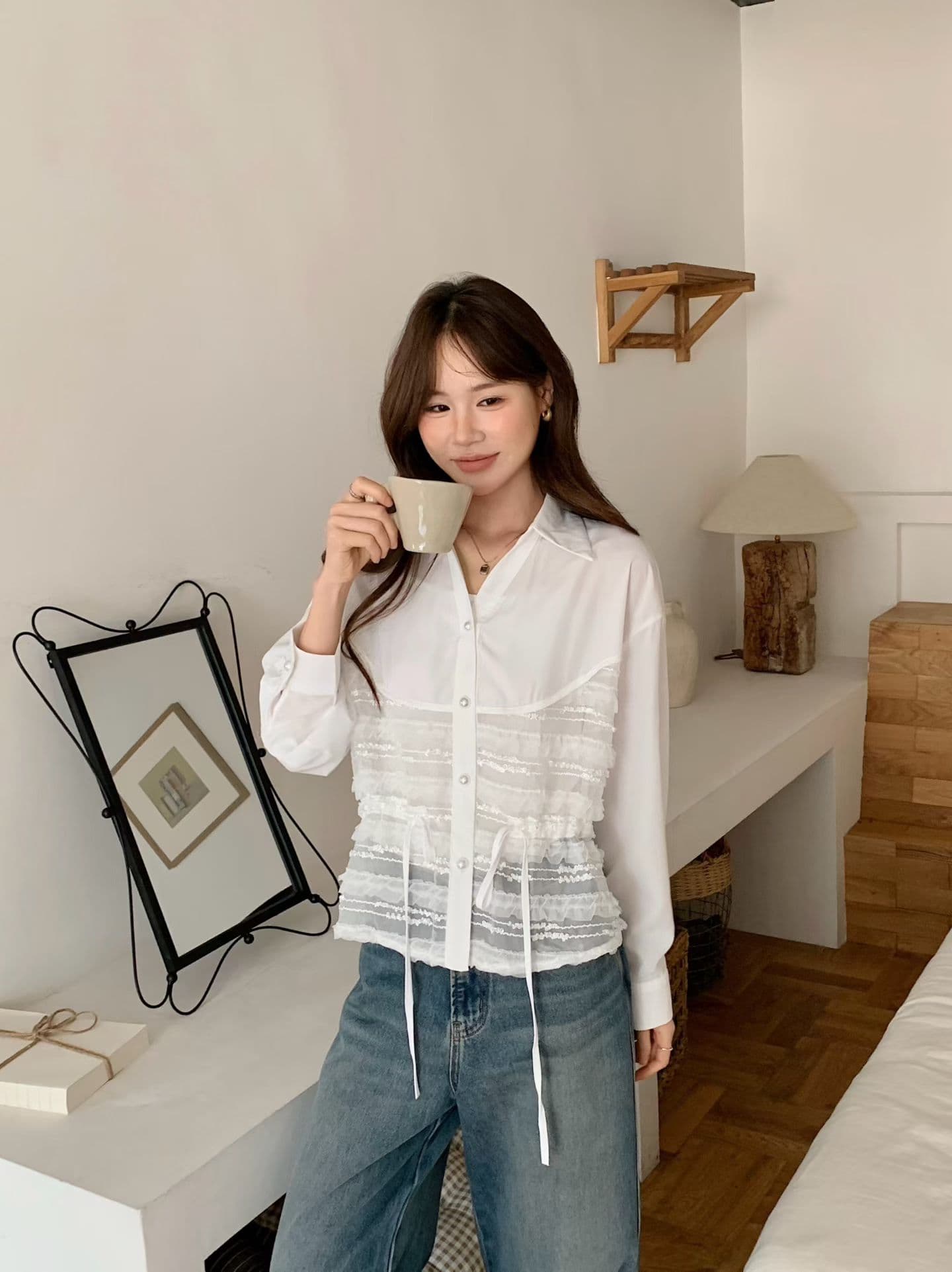 한국 동대문 조기 가을 의상 새로운 폴로 칼라 레이스 조각 다중 레이어 프릴 레이스업 긴팔 진주 버클 셔츠 상세 이미지 9