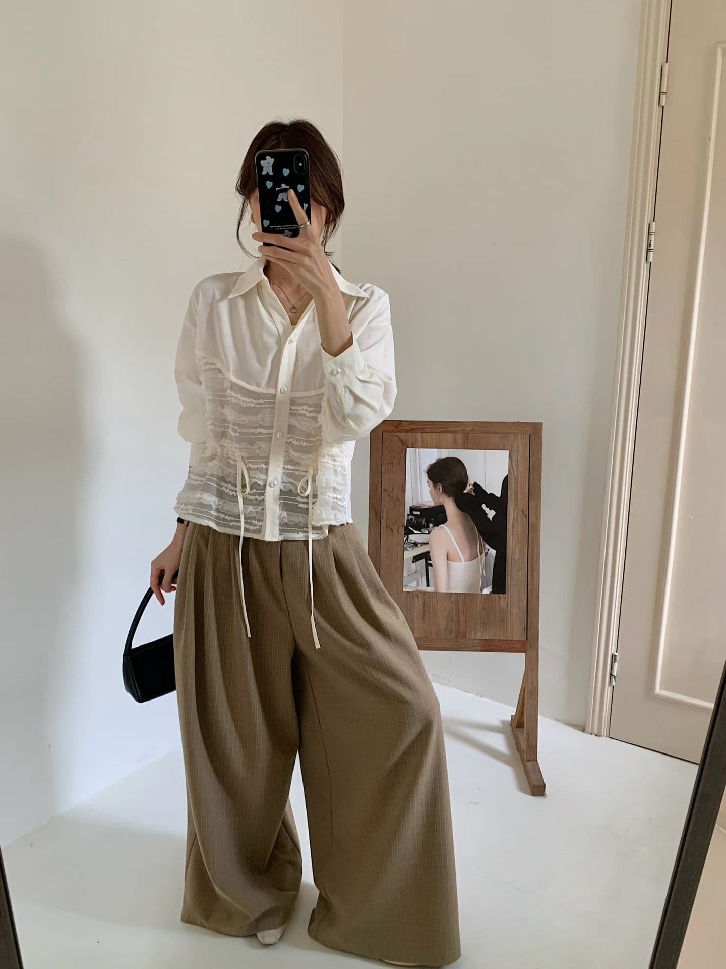 한국 동대문 조기 가을 의상 새로운 폴로 칼라 레이스 조각 다중 레이어 프릴 레이스업 긴팔 진주 버클 셔츠 상세 이미지 13