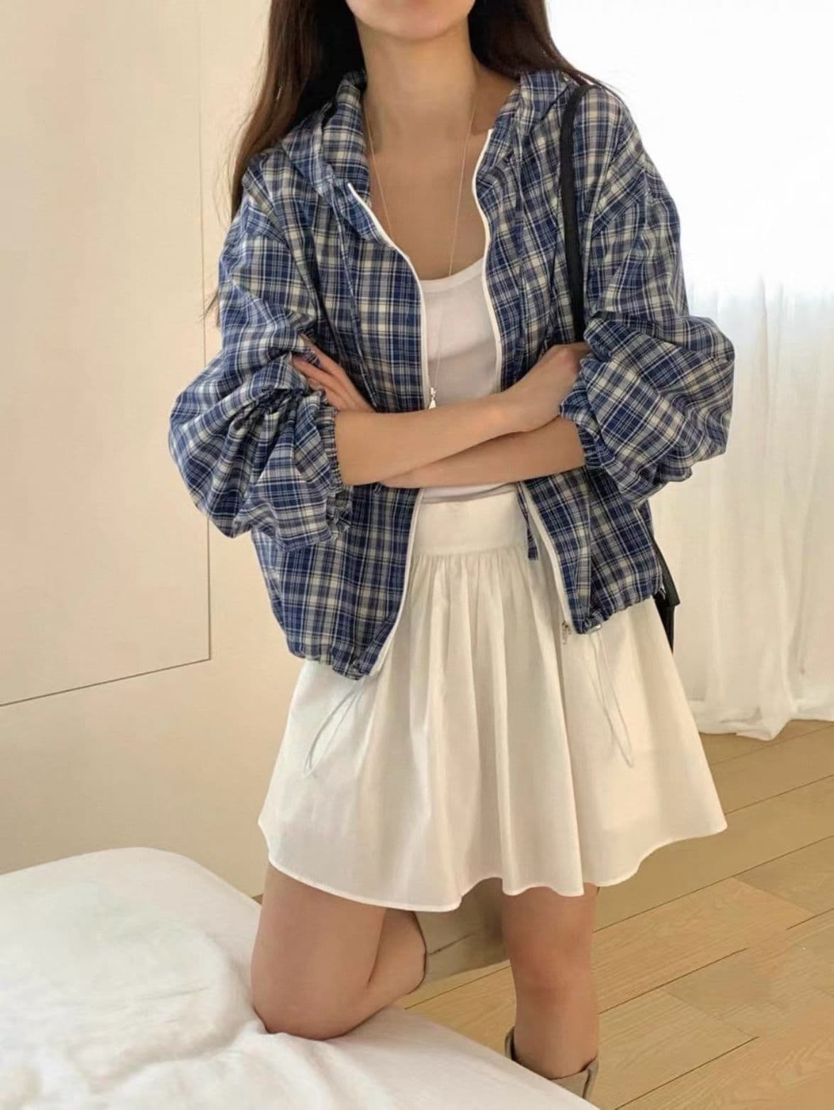 2026 가을 한 부서 학원 스타일 파란색 체크무늬 맨위 여성 폴로 칼라 루즈핏 얇은 스타일 캐주얼 체크무늬 짧은 긴팔 재킷 상세 이미지 4