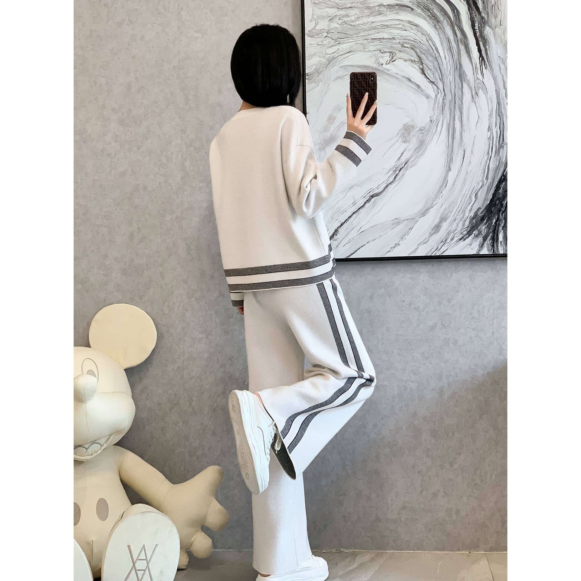 유럽 역 품격 미니멀리즘 패치워크 색상 니트 세트 가을 새로운 고급 센스 세련된 캐주얼 와이드 레그 팬츠 투피스 세트 이미지 4