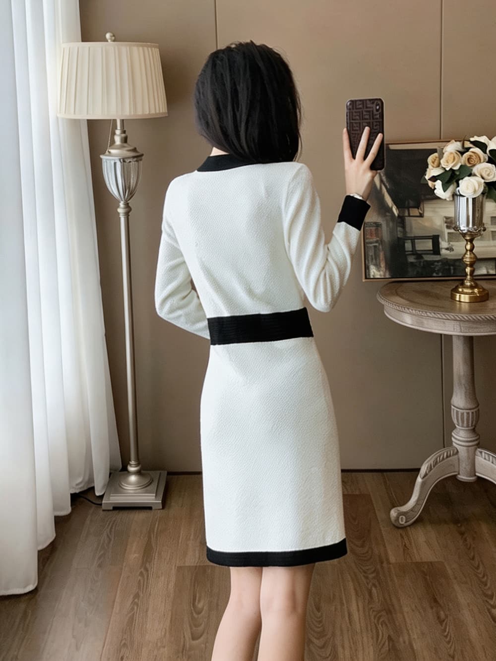 가을 작은 샤넬 스타일 배색 니트 여성 드레스 라운드 넥 긴팔 금속 버클 허리 수축 중간 길이 품격 스트레이트 치마 이미지 5