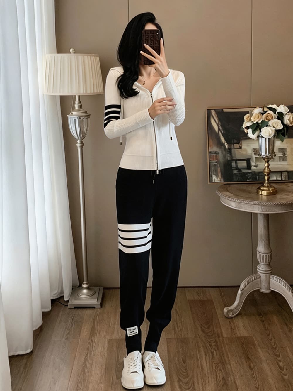 유럽 역 세련된 튀김 거리 후드 지퍼 후드티 세트 가을 새로운 외국 가스 슬림해 보이는 작은 발 바지 두 조각 여성 세트 이미지 3