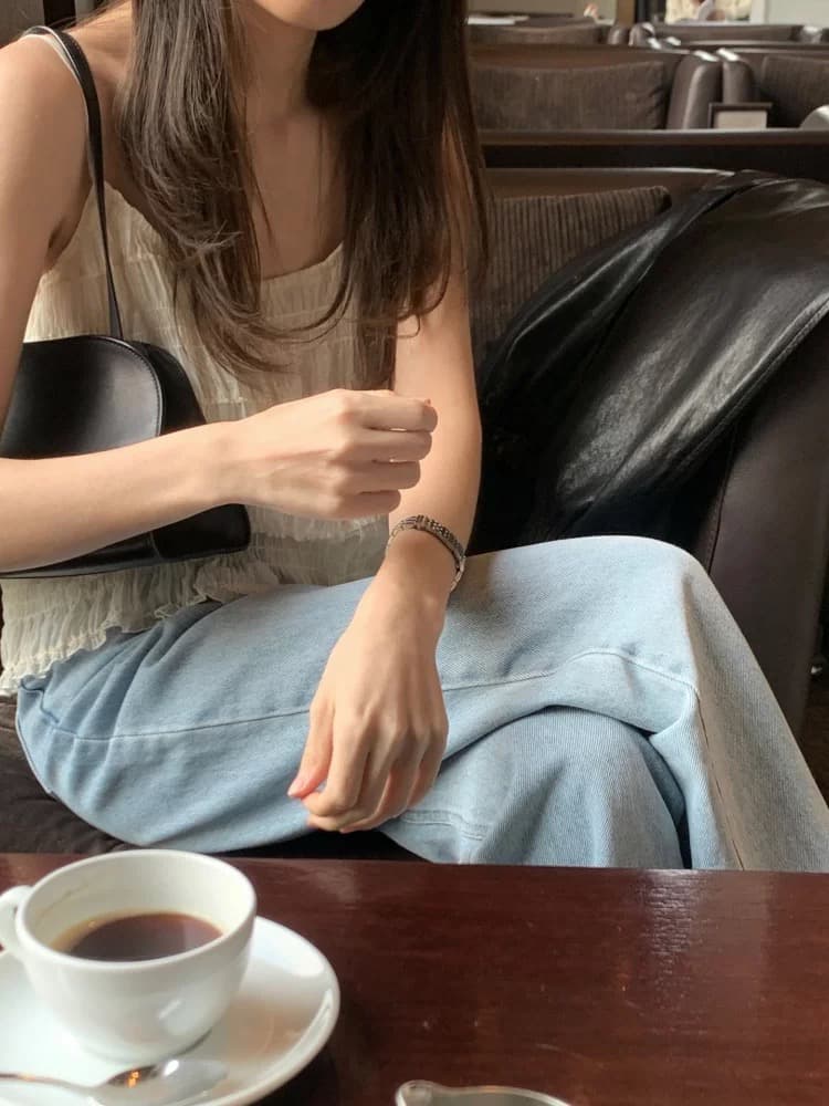 재고 있음 2026 여름 동대문 새로운 주름 슬림해 보이는 인사이드 가져 가라. 작은 슬링 쉬폰 블라우스 상세 이미지 4