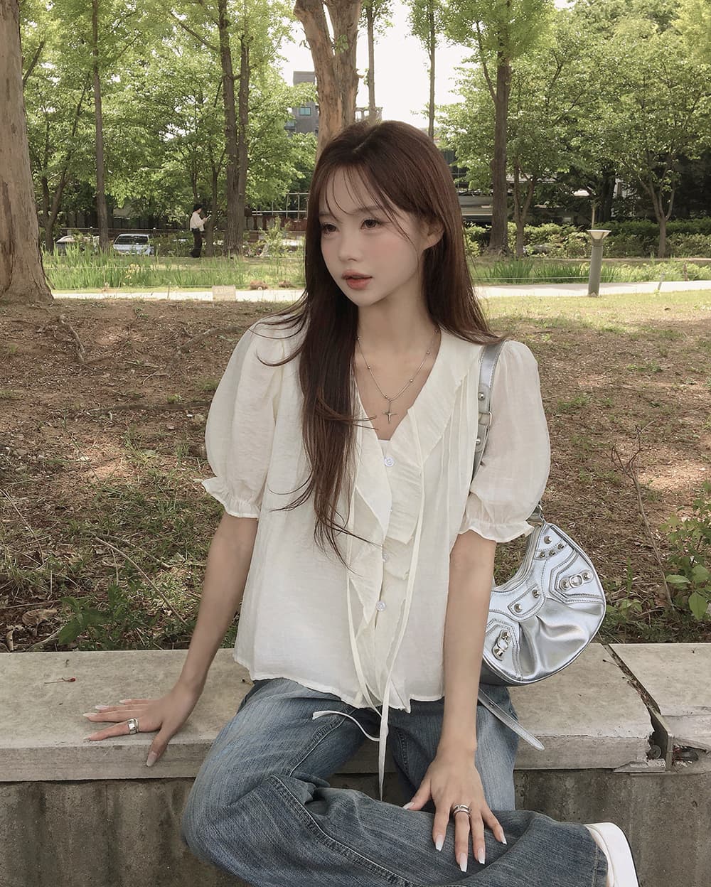 재고 있음 프랑스식 달콤함 연령 감소 프릴 물결무늬 칼라 플리츠 레이스업 마이크로 ~을 통해 이중층 반팔 여성 셔츠 상세 이미지 15