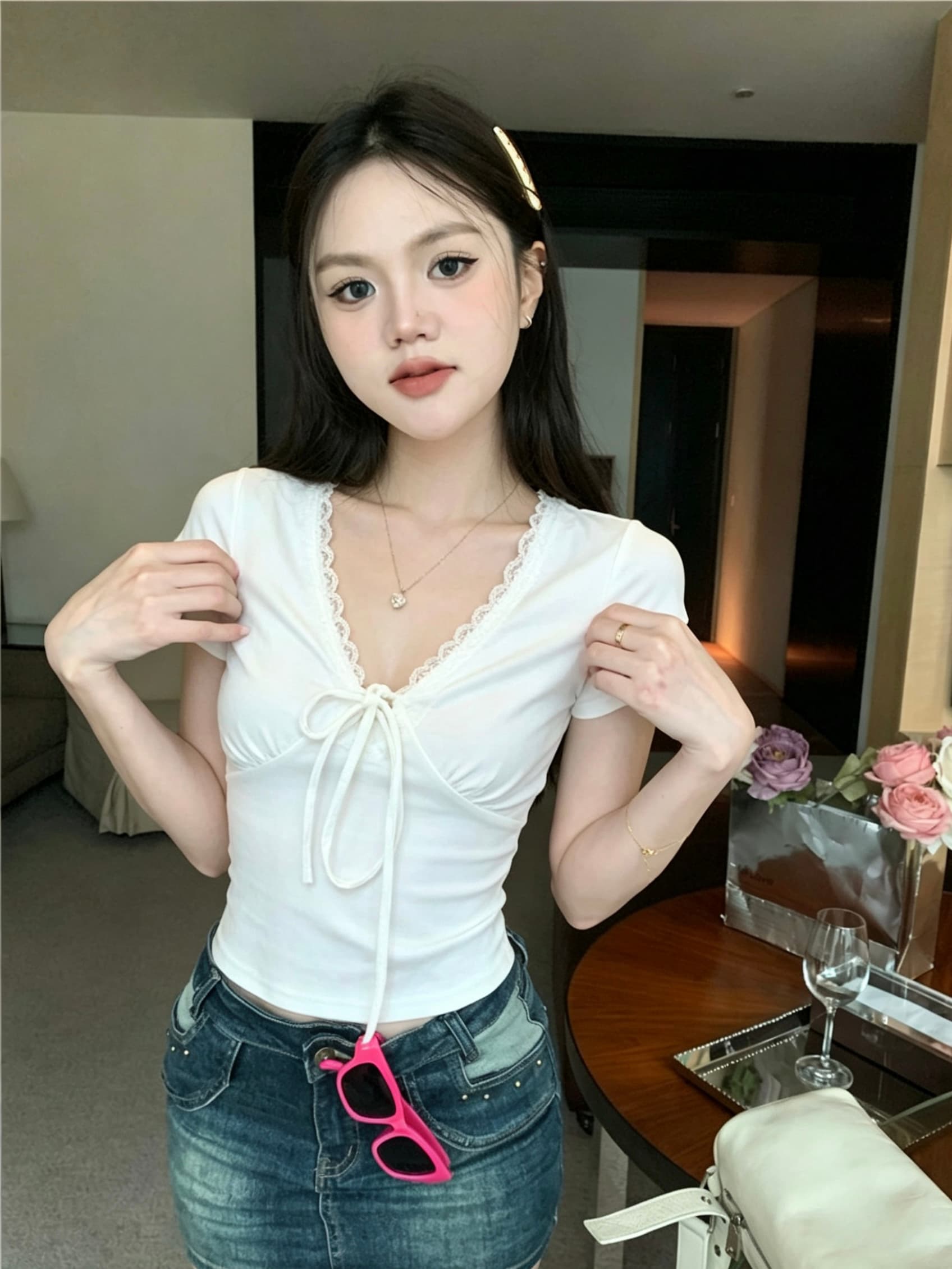 신제품 한 부서 몸매 가꾸기 빨간색 레이스 조각 스트랩 V넥 긍정적 인 어깨 반팔 티셔츠 여성 상세 이미지 4