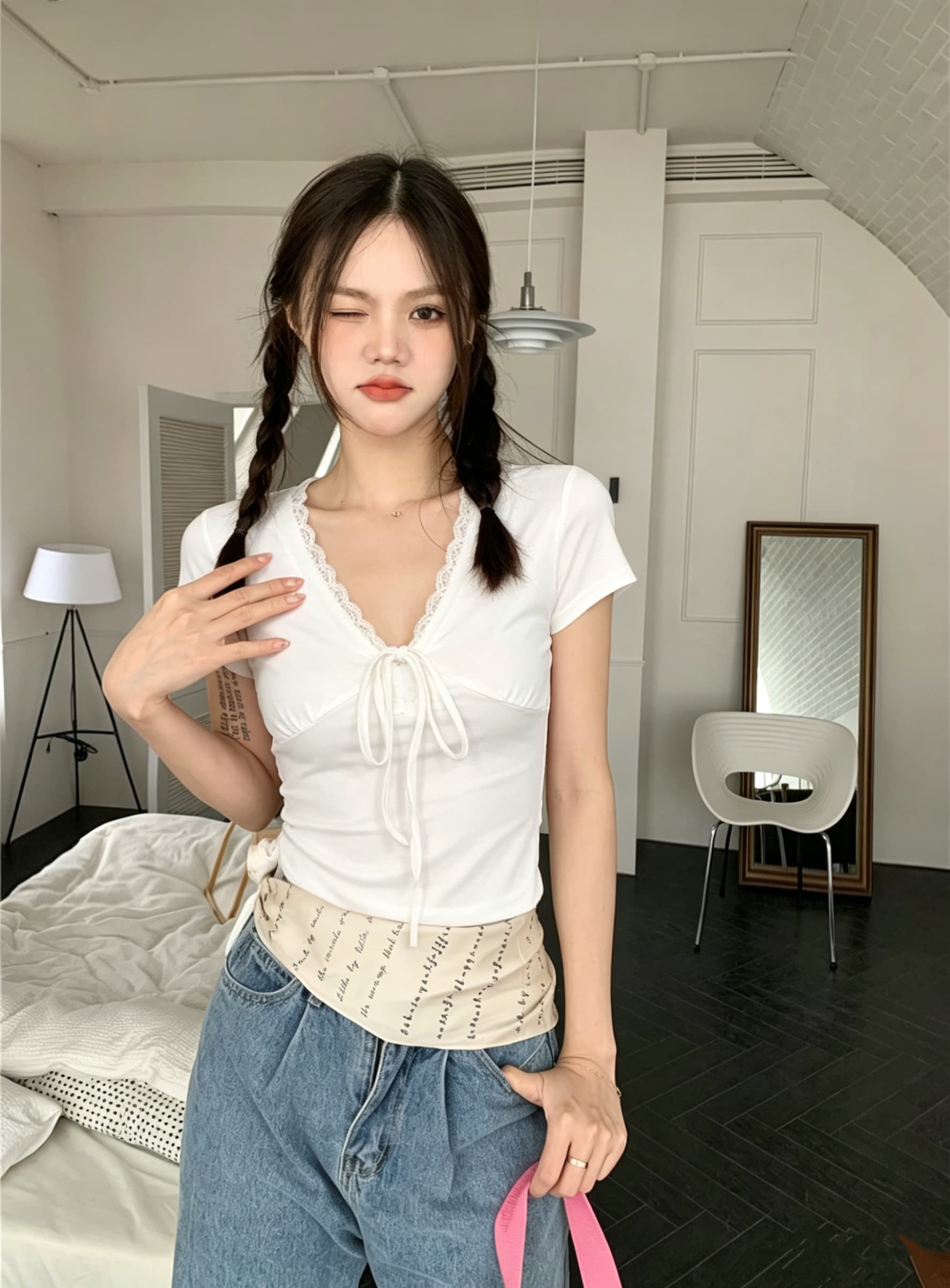 신제품 한 부서 몸매 가꾸기 빨간색 레이스 조각 스트랩 V넥 긍정적 인 어깨 반팔 티셔츠 여성 상세 이미지 11