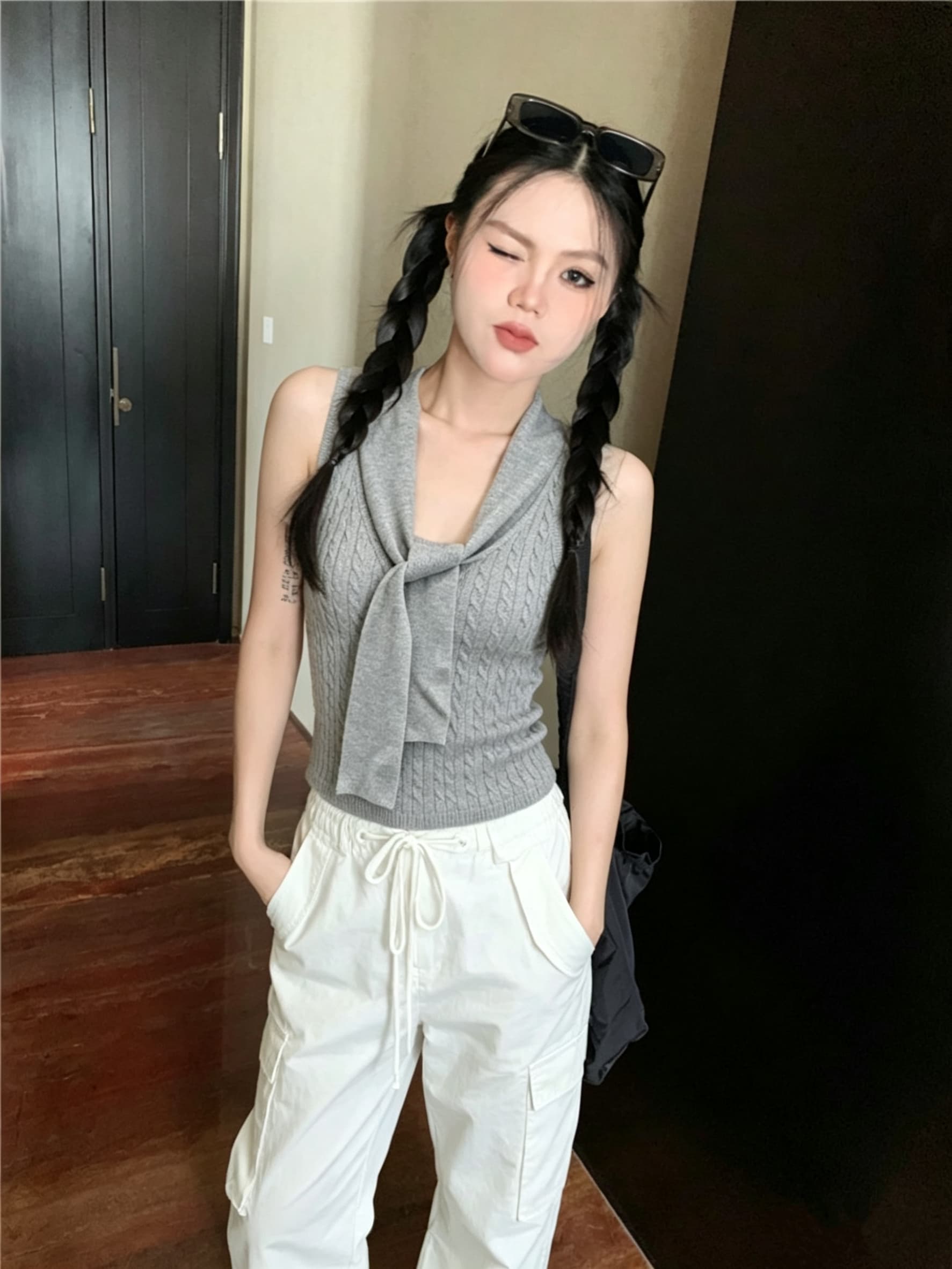 신제품 한 부서 단색 꽈배기 레이스업 조끼 니트 스웨터 여성 여름 민소매 몸매 가꾸기 슬림해 보이는 캐주얼 맨위 상세 이미지 1