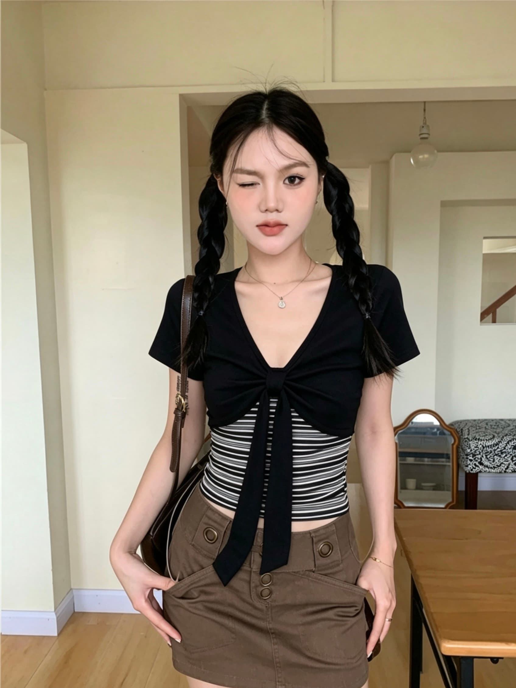 실사 신제품 한 부서 디자인 센스 페이크 레이어드 스트라이프 스트랩 긍정적 인 어깨 반팔 티셔츠 여성 이미지 3