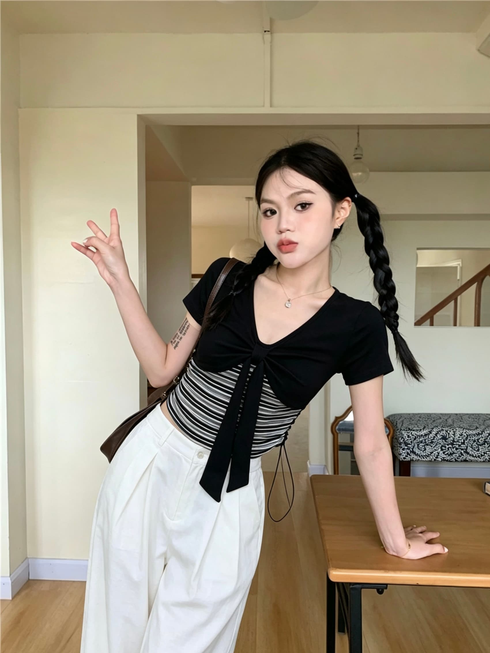 실사 신제품 한 부서 디자인 센스 페이크 레이어드 스트라이프 스트랩 긍정적 인 어깨 반팔 티셔츠 여성 상세 이미지 4
