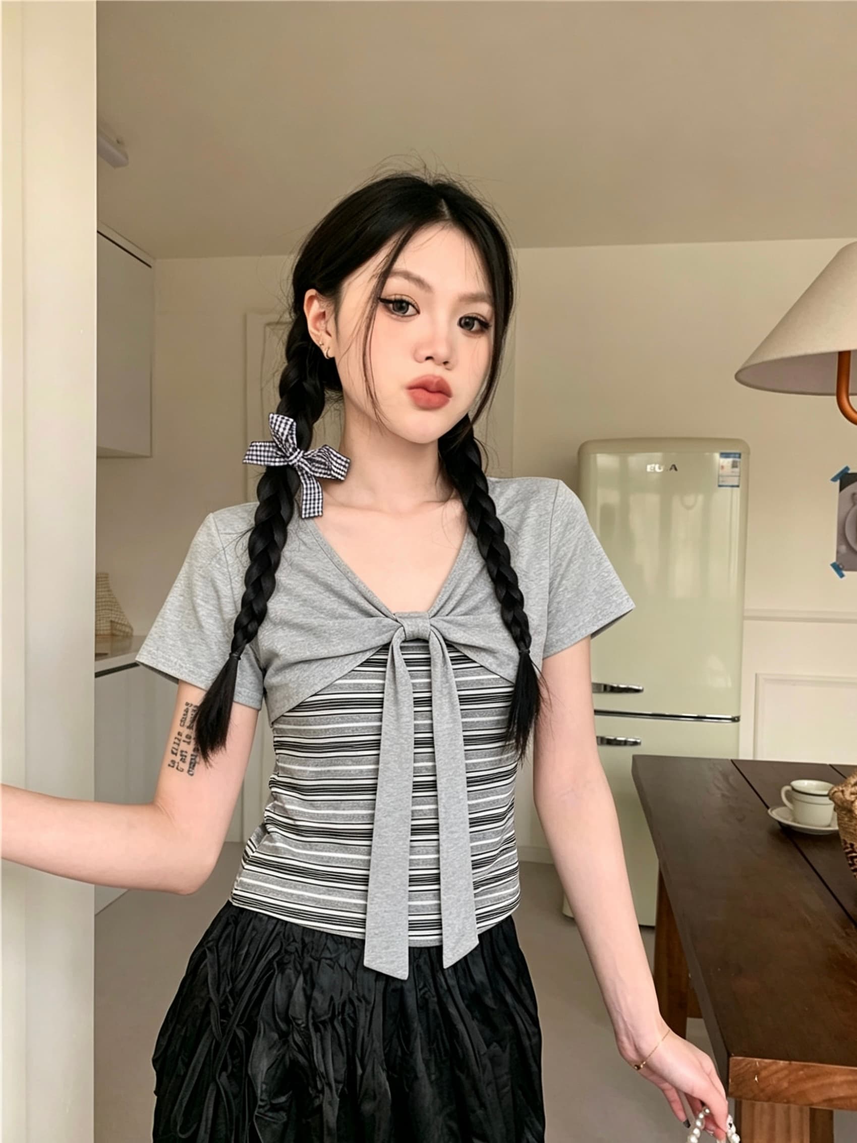 실사 신제품 한 부서 디자인 센스 페이크 레이어드 스트라이프 스트랩 긍정적 인 어깨 반팔 티셔츠 여성 상세 이미지 8