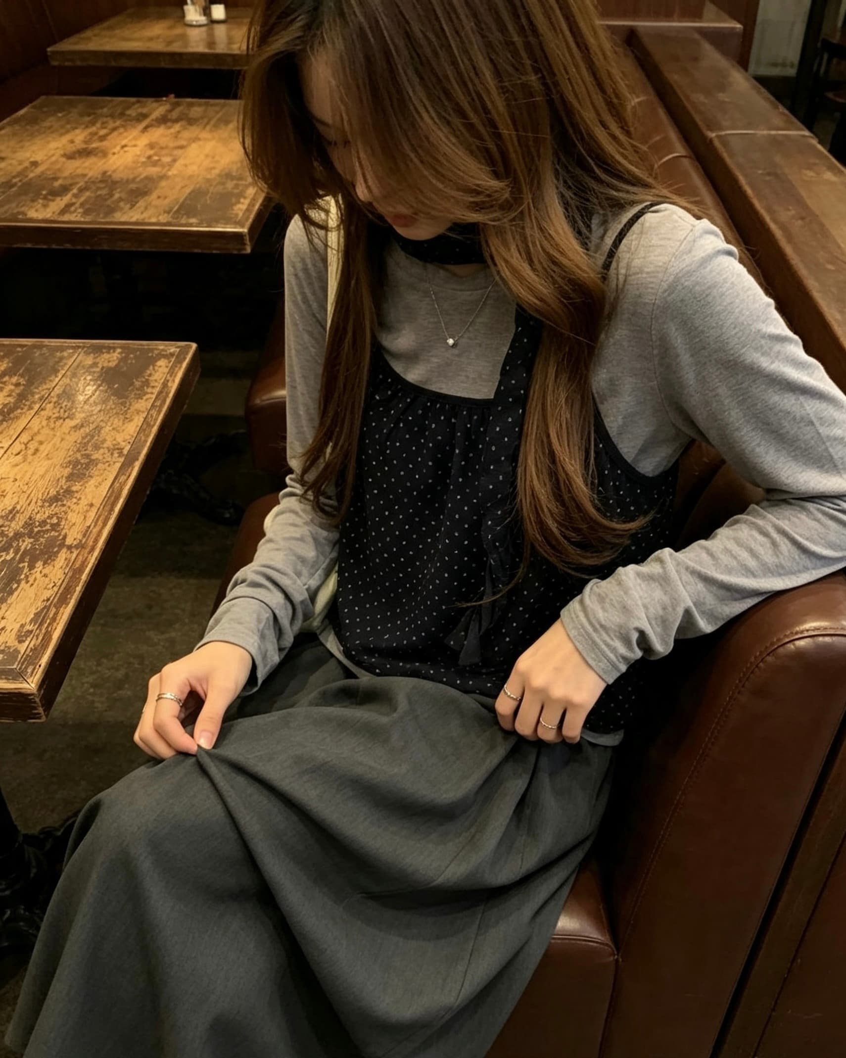 신제품 이른 가을 라운드 넥 긴팔 티셔츠 인사이드 잡아라. 의류 스택 착용 도트 무늬 캐미솔 투피스 세트 경기 스카프 상세 이미지 10