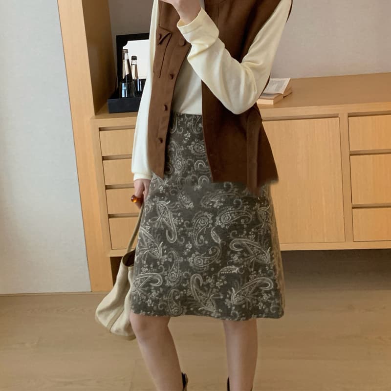 미니멀리즘 가을 새로운 다용도 디자인 센스 무거운 작업 자카드 중간 스커트 5 점 치마 하이웨이스트 슬림해 보이는 캐슈 꽃 반신 스커트