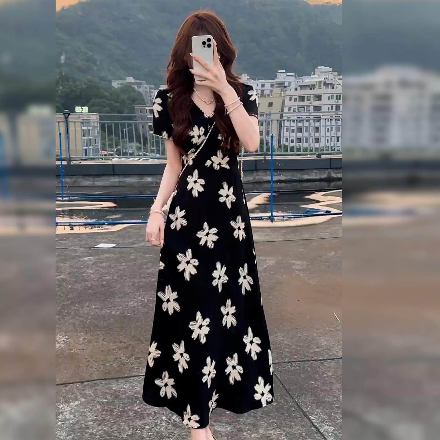 빅 사이즈 프랑스식 품격 로얄 자매 바람 검정색 꽃무늬 V넥 드레스 여름 새로운 몸매 가꾸기 표지 배 롱 코트 치마 이미지 2