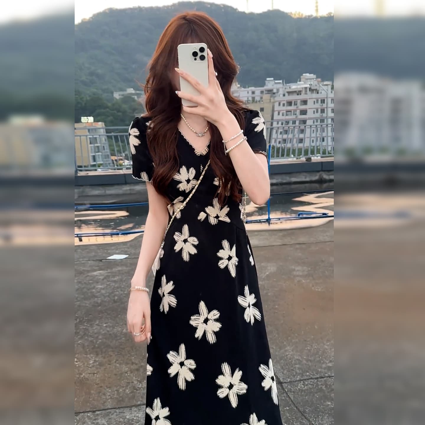 빅 사이즈 프랑스식 품격 로얄 자매 바람 검정색 꽃무늬 V넥 드레스 여름 새로운 몸매 가꾸기 표지 배 롱 코트 치마 상세 이미지 2