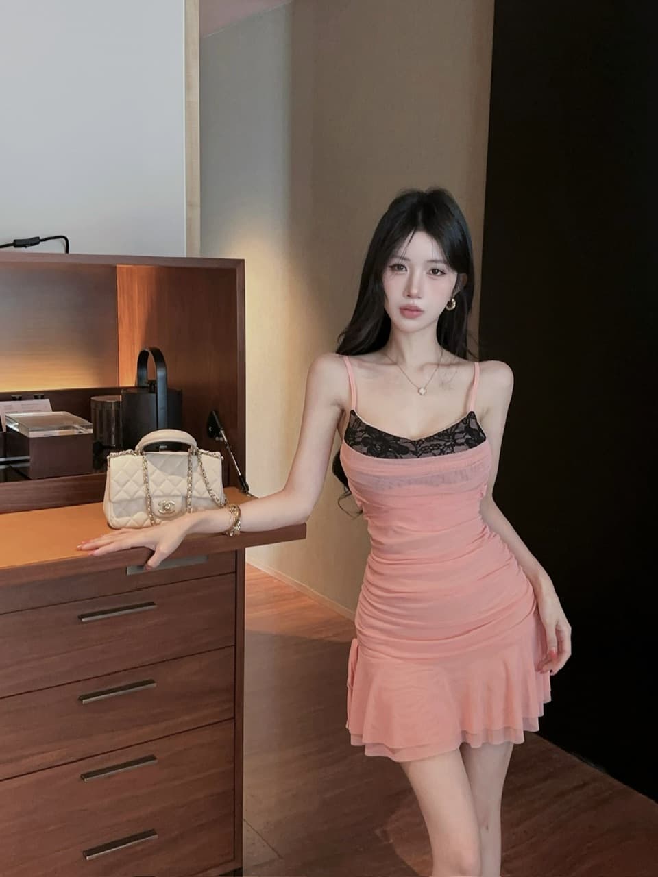실사 섹시함 낮은 가슴 레이스 조각 슬립 쇼트 스타일 망사 드레스 상세 이미지 16