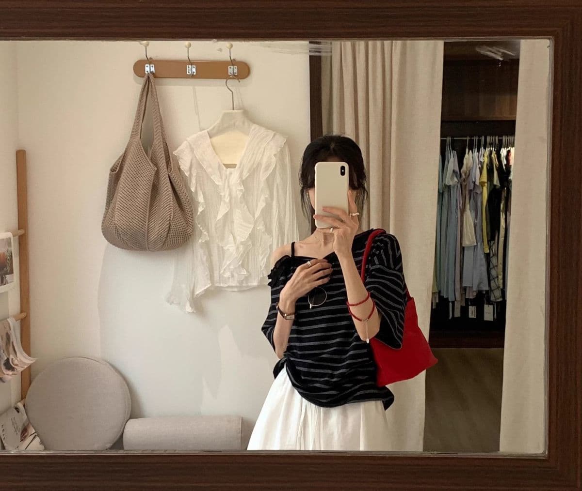 원본 품질 디자인 센스 프릴 스트라이프 루즈핏 비대칭 비스듬한 어깨 슬립 티셔츠 여성 2026 여름 맨위 상세 이미지 5