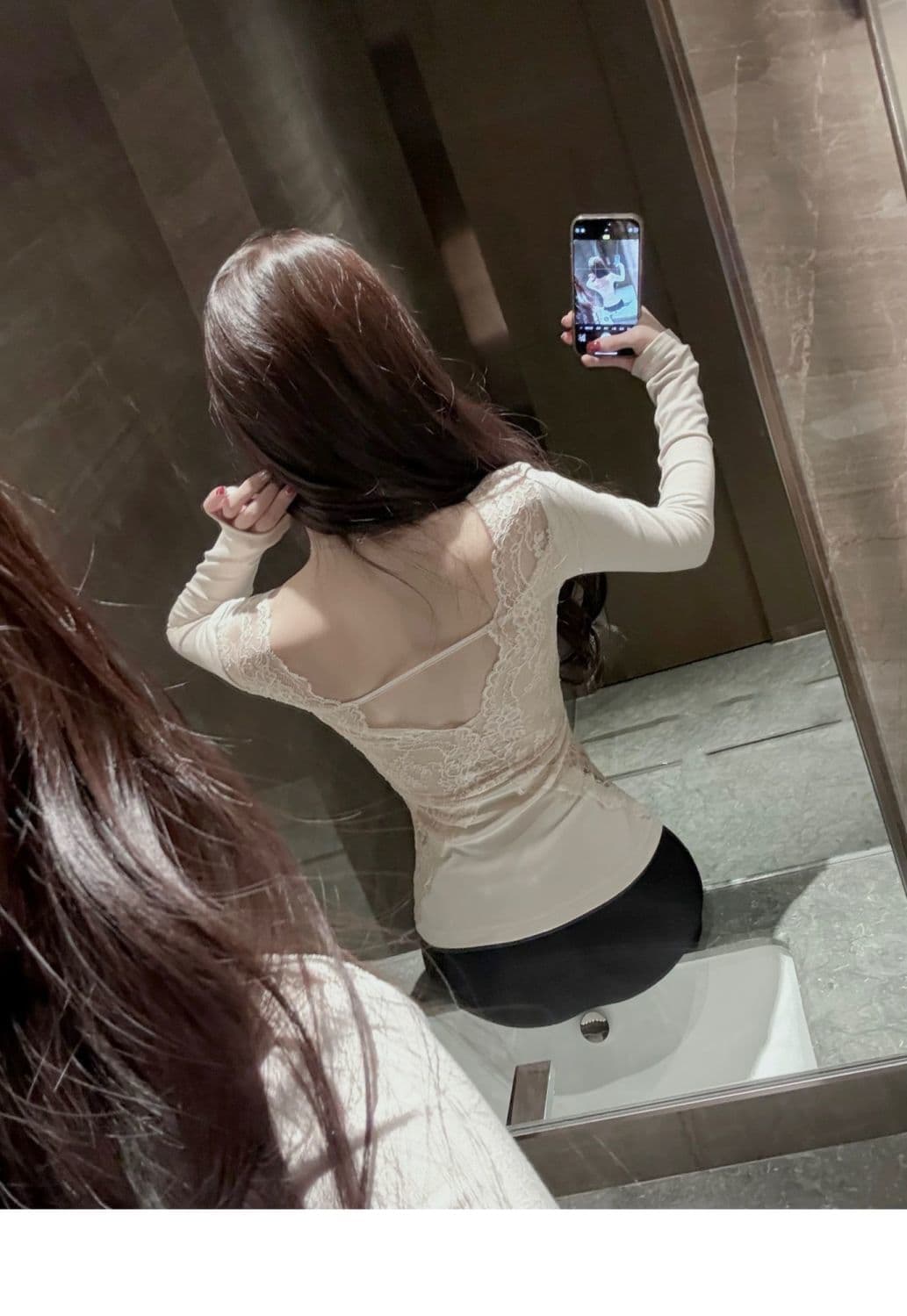 원본 품질 프랑스식 백리스 레이스 몸매 가꾸기 V넥 티셔츠 여성 의류 2026 가을 슬림해 보이는 긴팔 기본 셔츠 맨위 상세 이미지 4